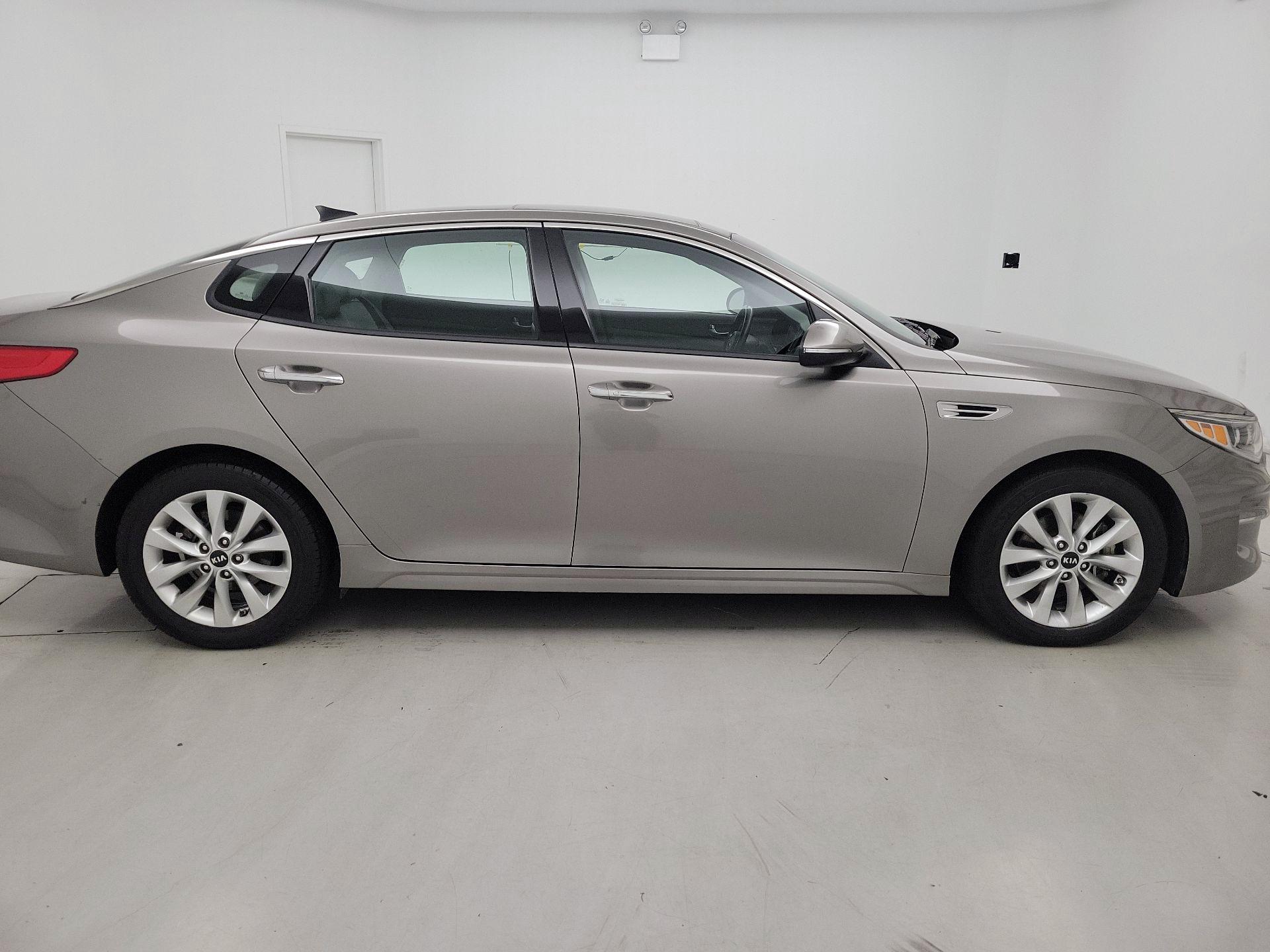 Thumbnail: 2016 Kia Optima - 4