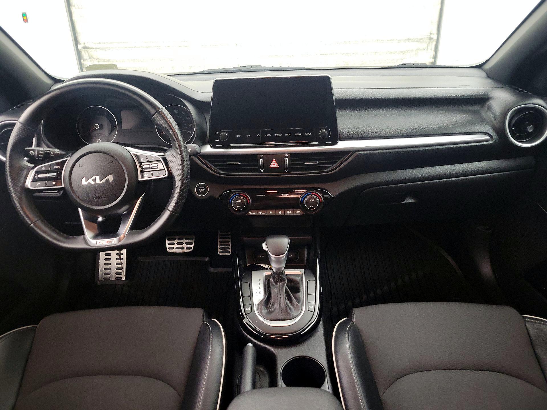 Thumbnail: 2022 Kia Forte - 9