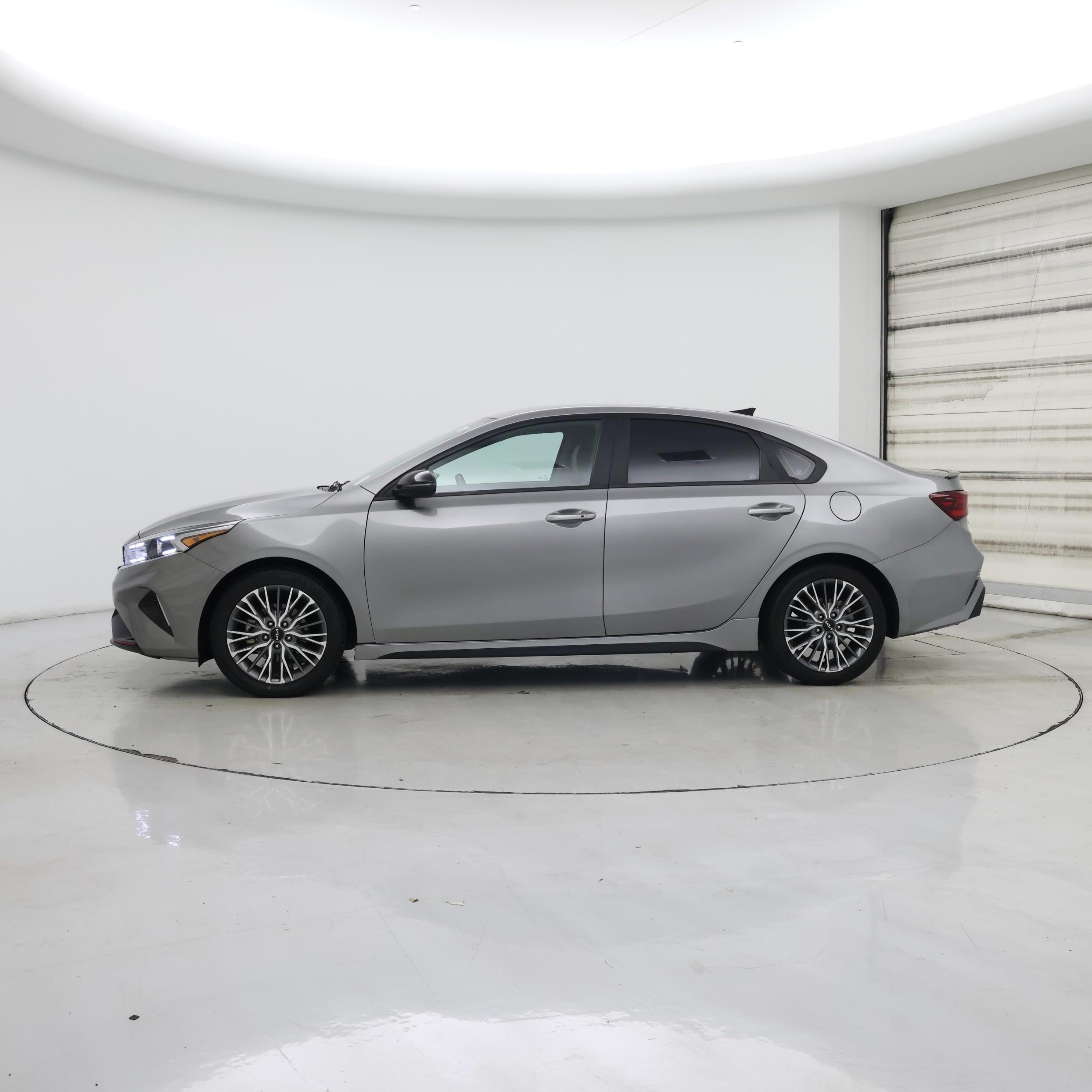 Thumbnail: 2022 Kia Forte - 3