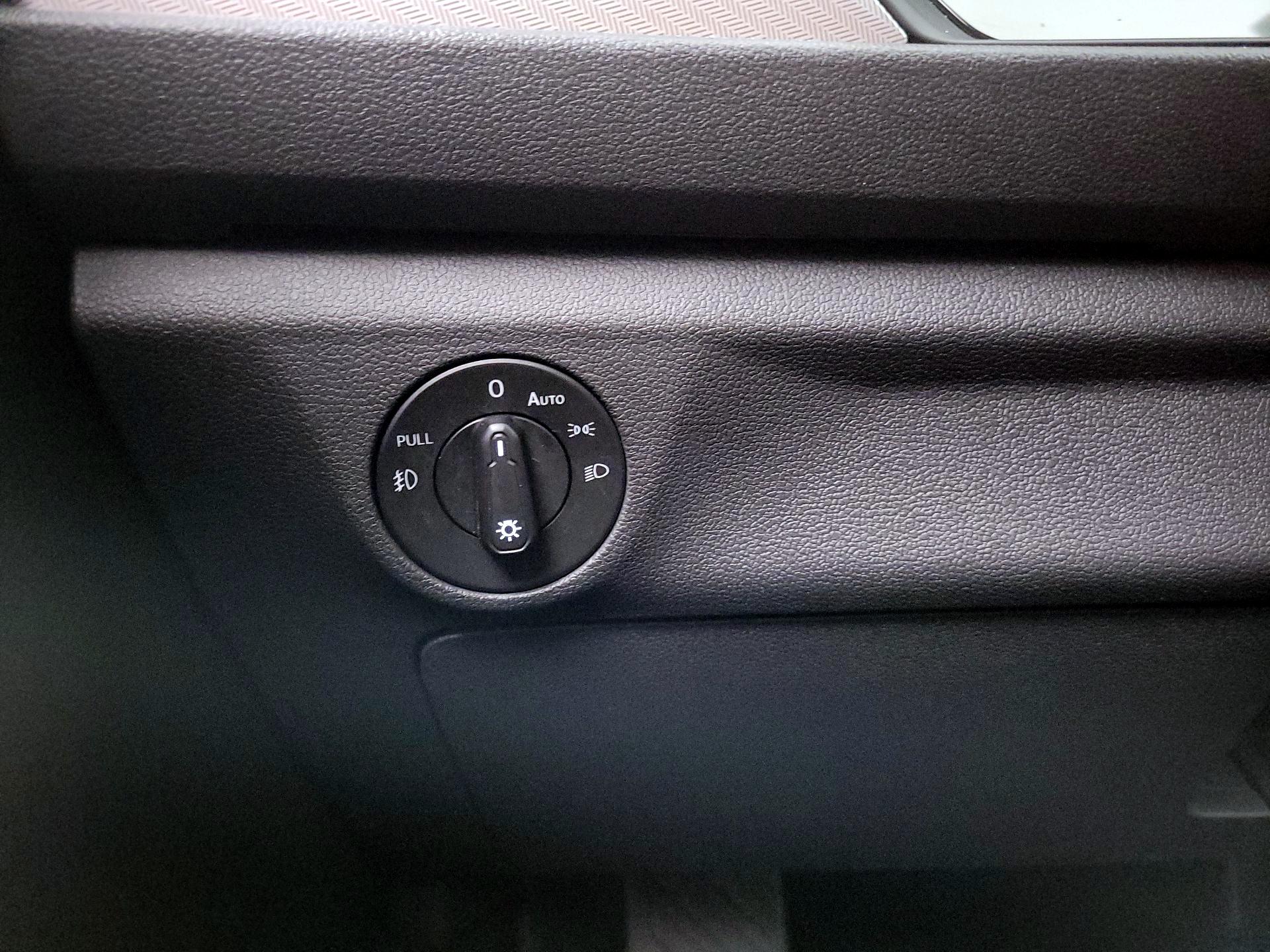 Thumbnail: 2019 Volkswagen Jetta - 13