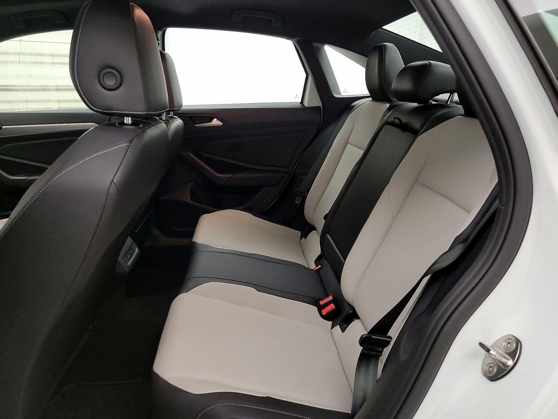 Thumbnail: 2019 Volkswagen Jetta - 20