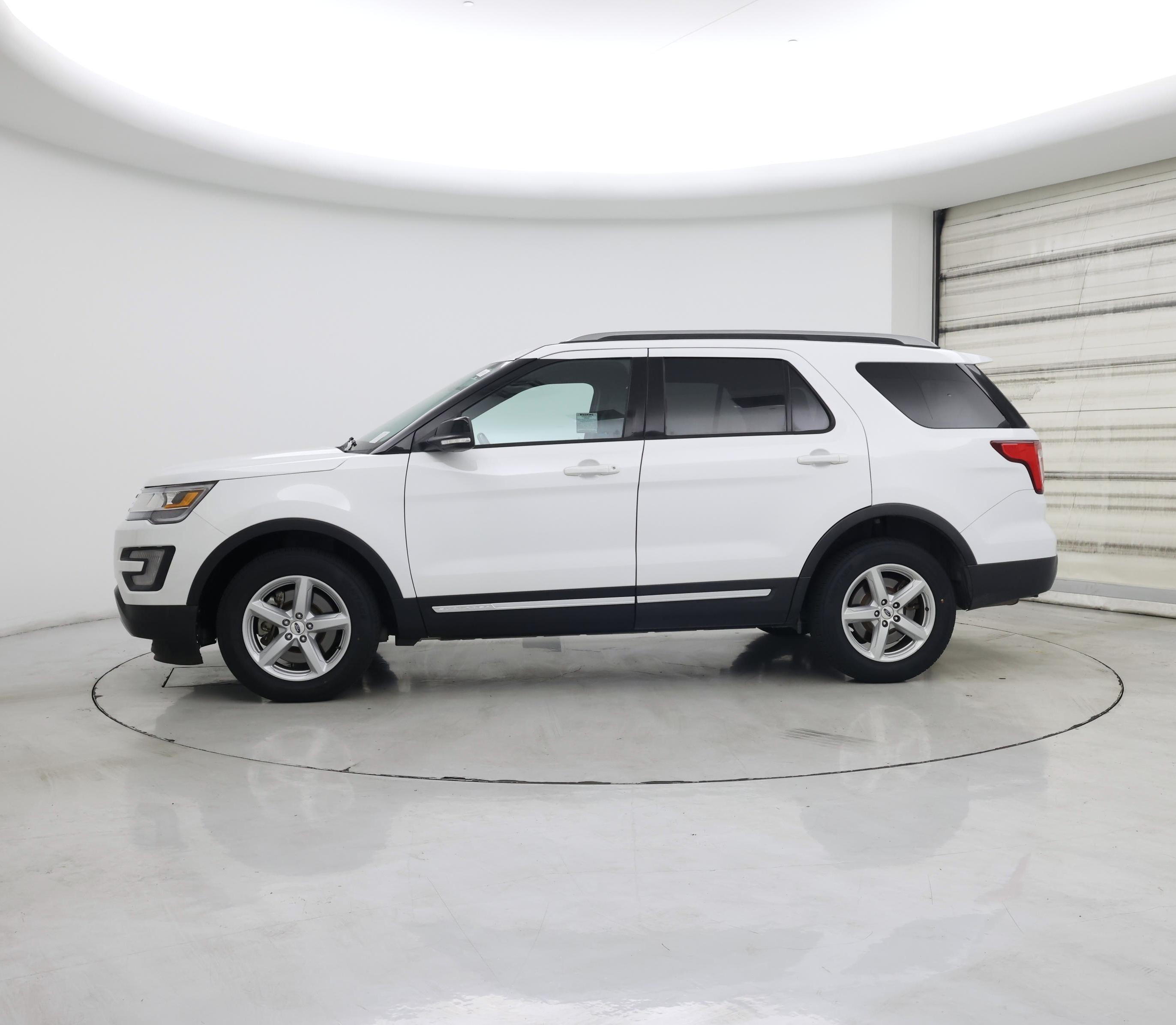Thumbnail: 2017 Ford Explorer - 3