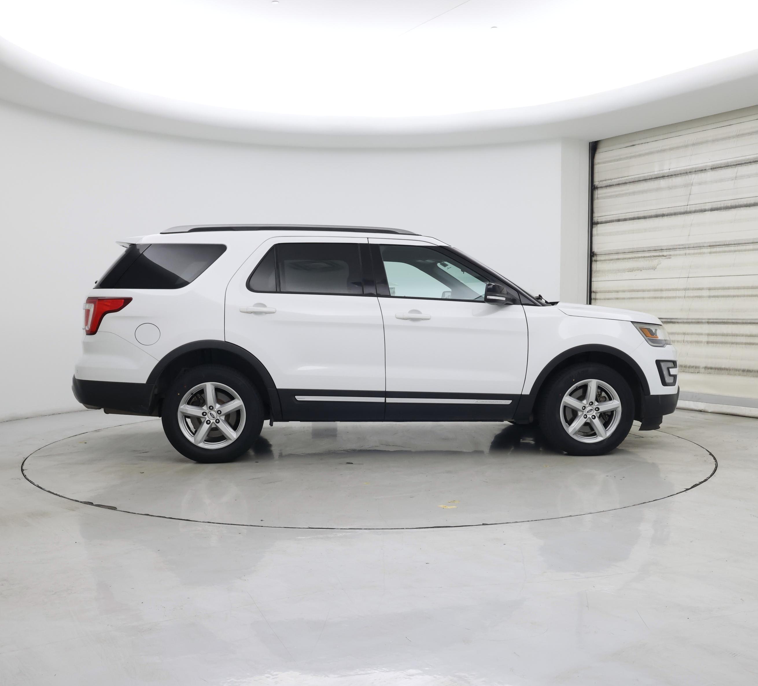 Thumbnail: 2017 Ford Explorer - 7