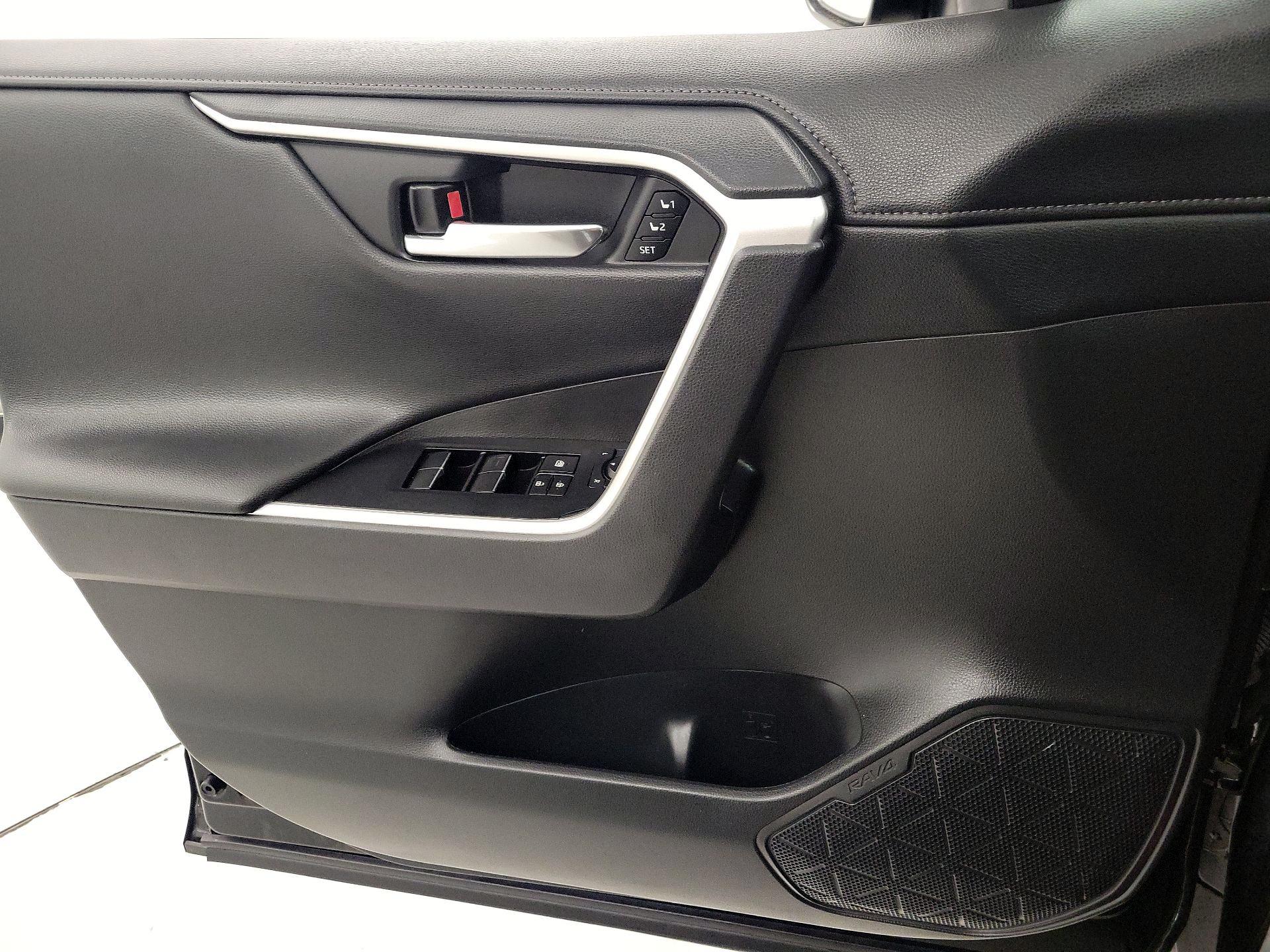 Thumbnail: 2021 Toyota RAV4 - 12