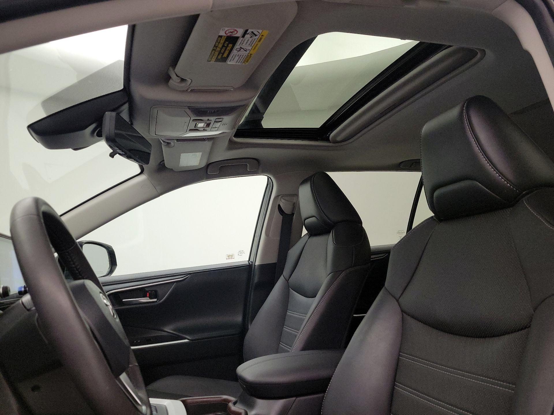Thumbnail: 2021 Toyota RAV4 - 20