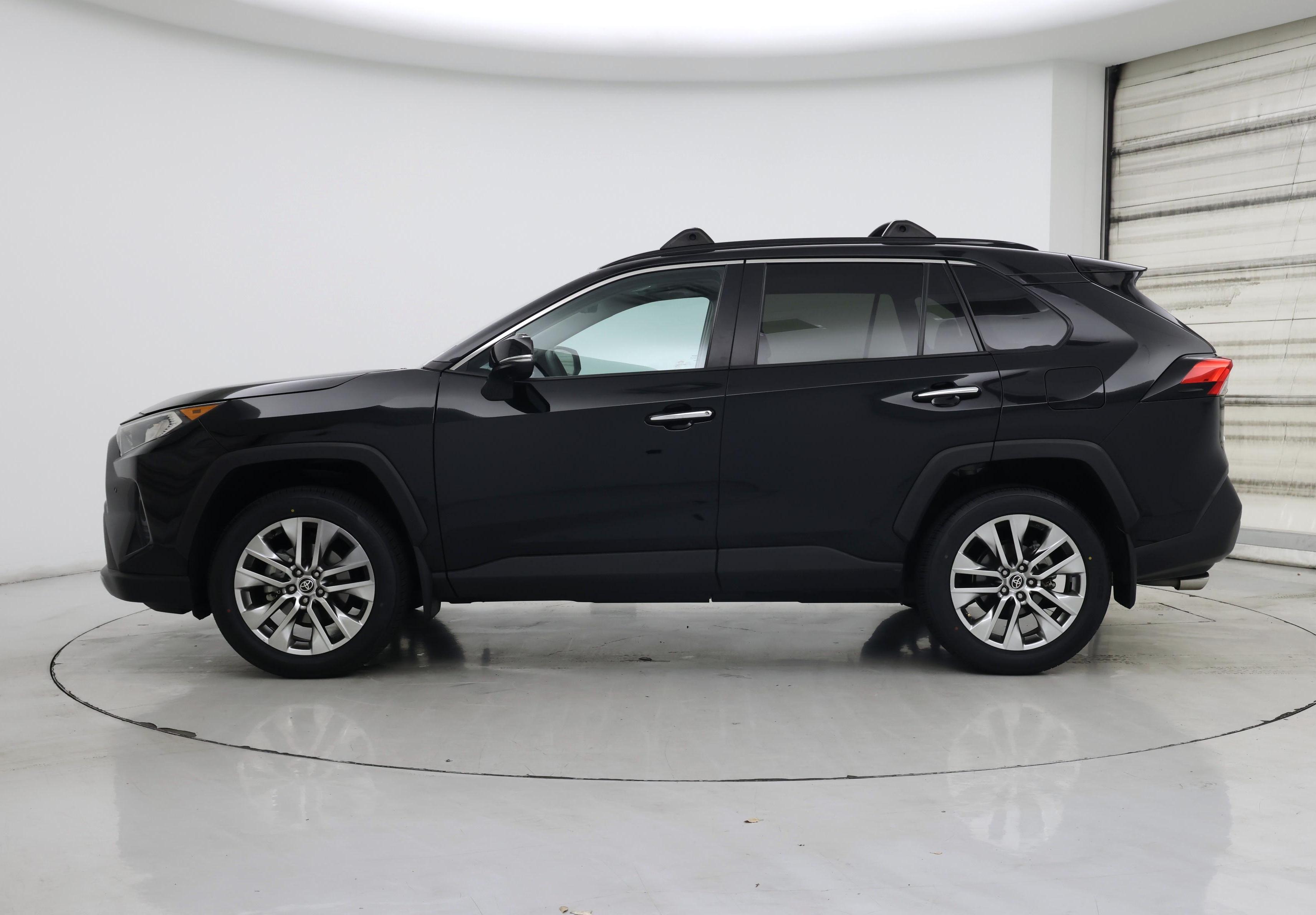 Thumbnail: 2021 Toyota RAV4 - 3