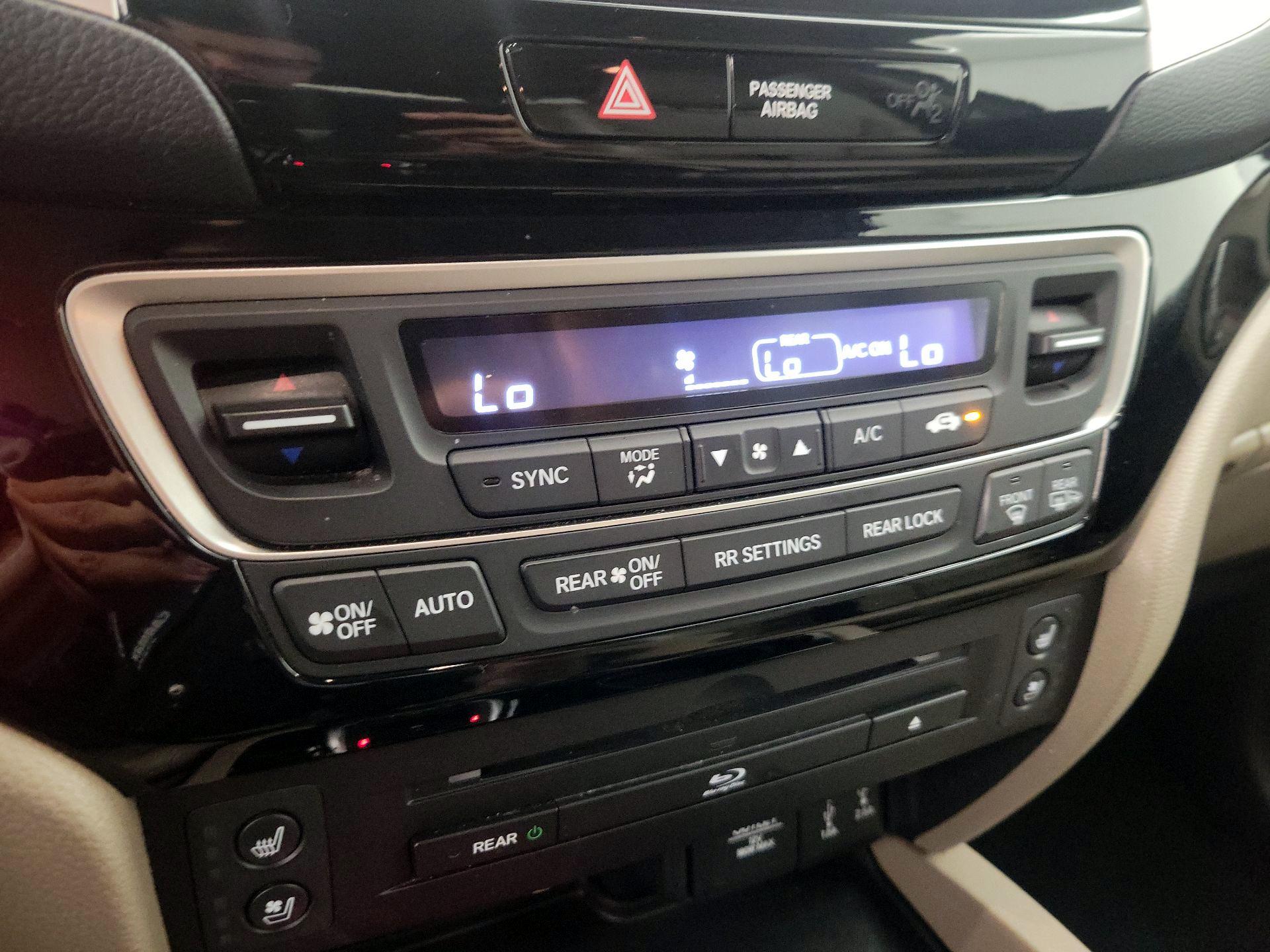 Thumbnail: 2018 Honda Pilot - 16