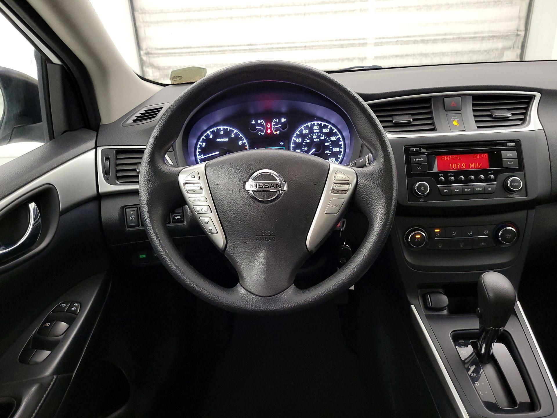 Thumbnail: 2016 Nissan Sentra - 10