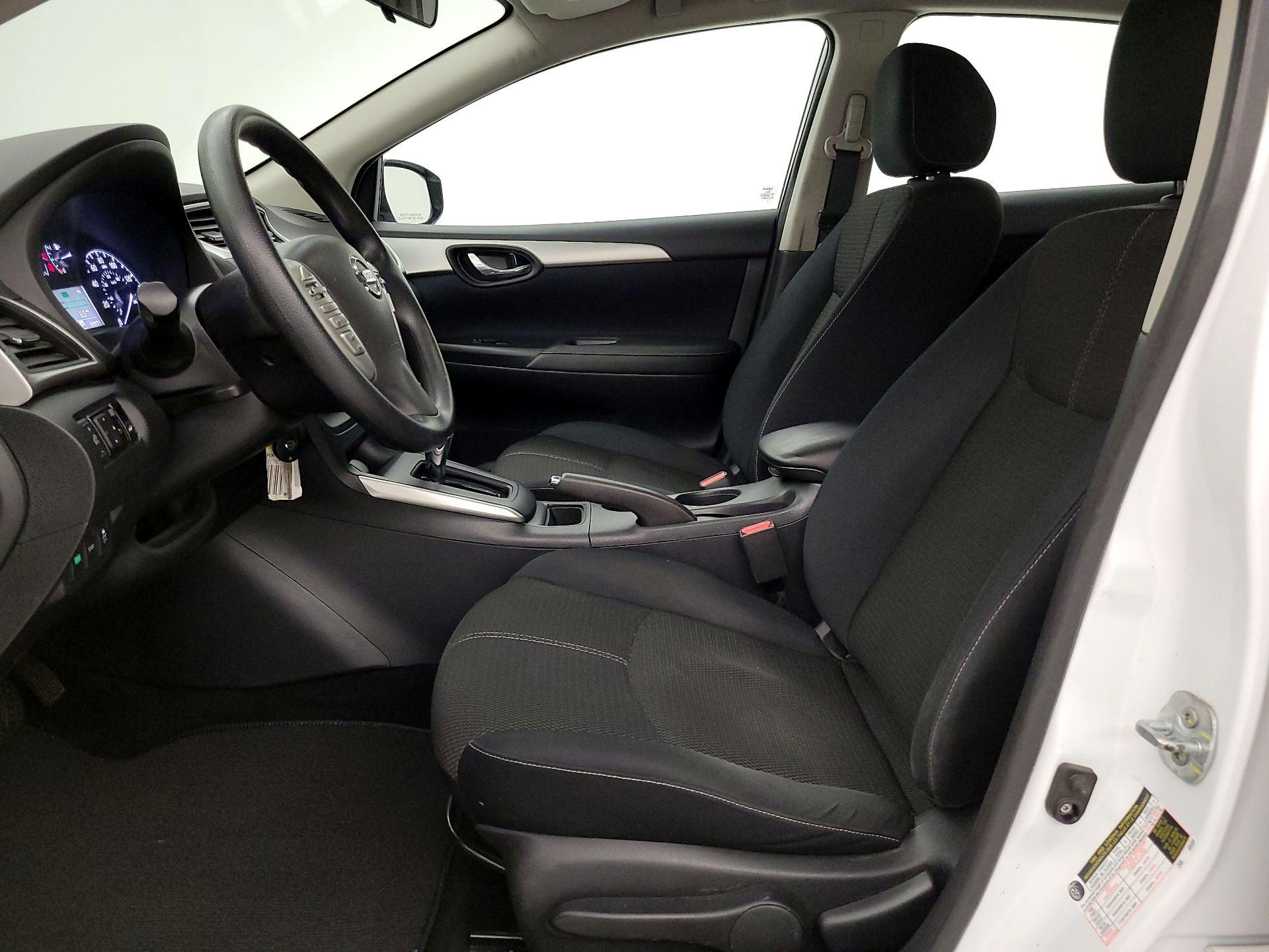 Thumbnail: 2016 Nissan Sentra - 11