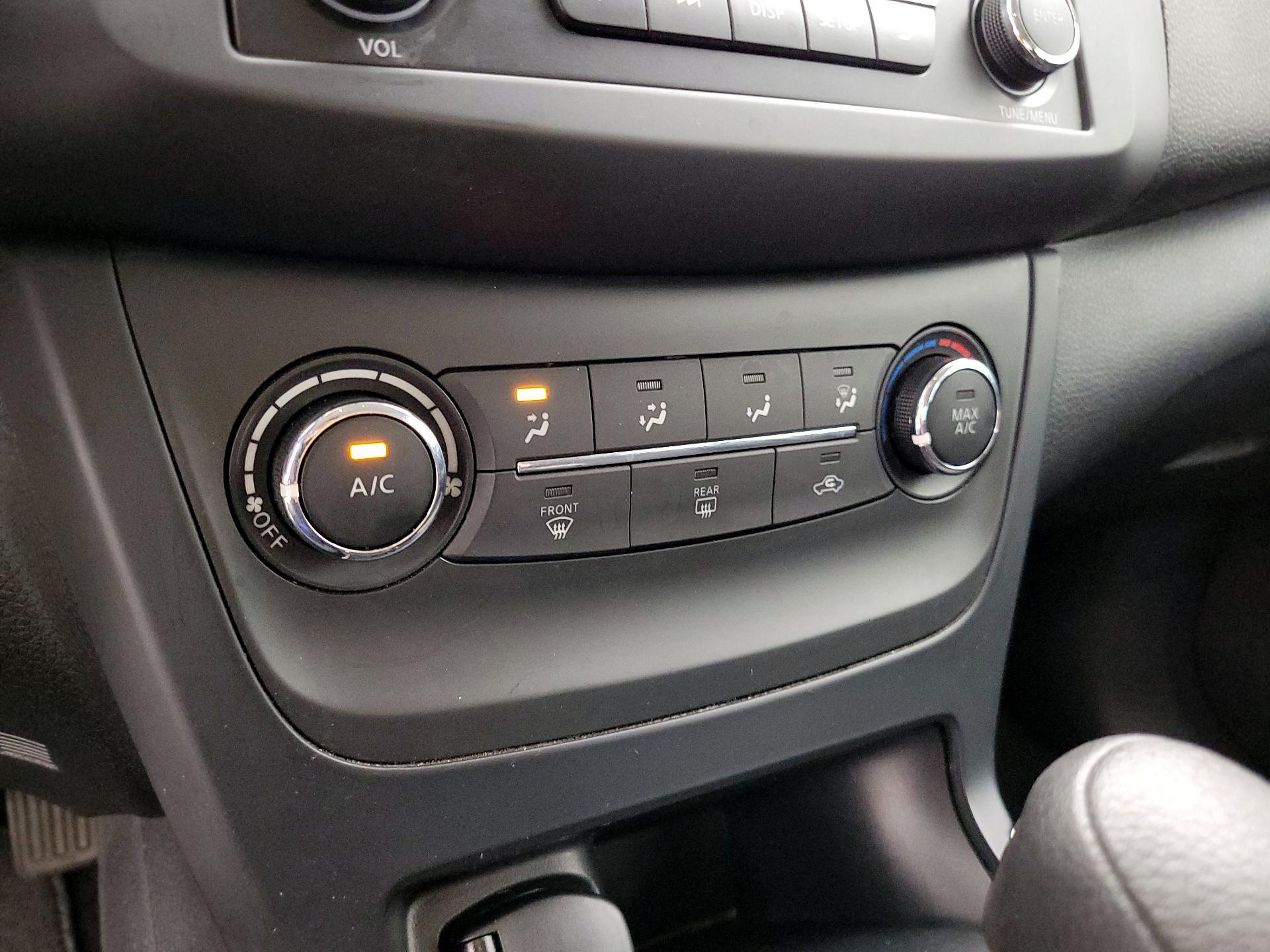 Thumbnail: 2016 Nissan Sentra - 14