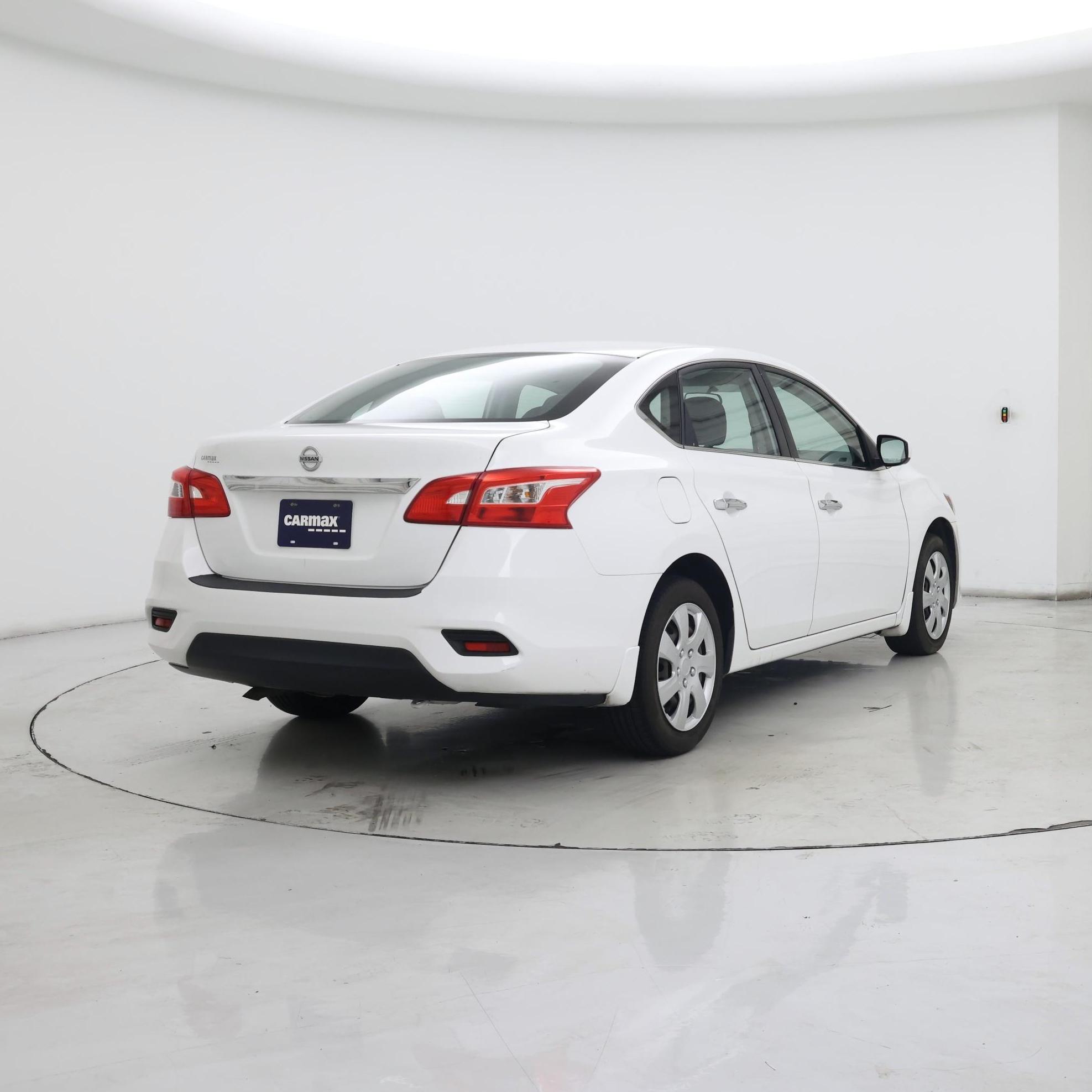 Thumbnail: 2016 Nissan Sentra - 8