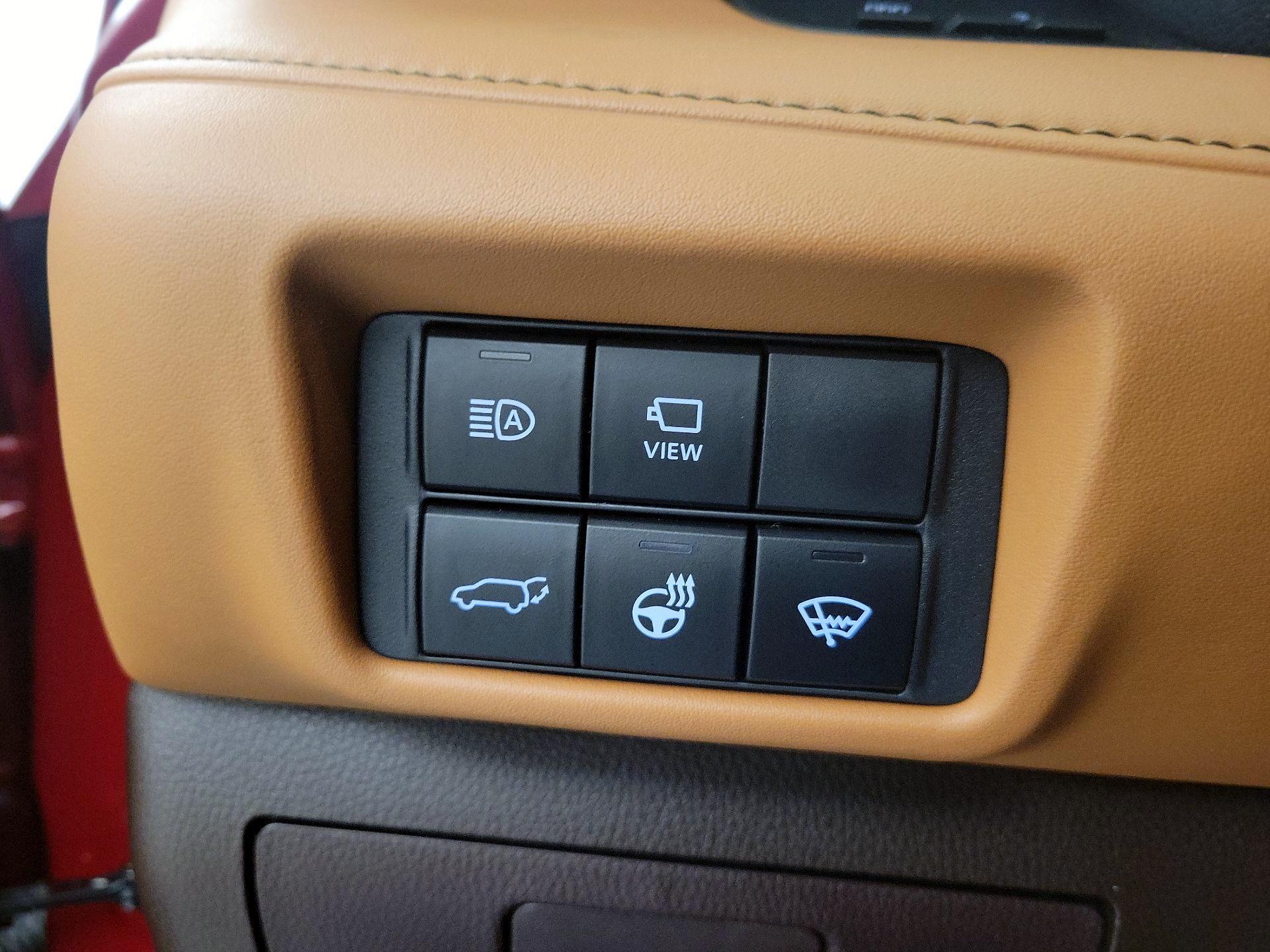Thumbnail: 2020 Toyota Highlander - 13