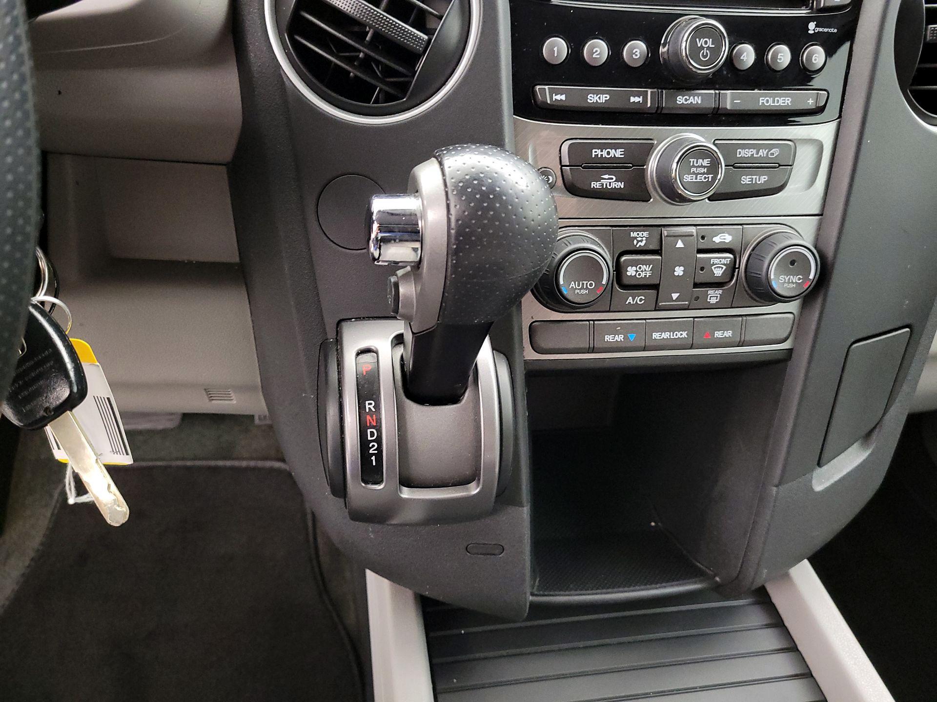 Thumbnail: 2015 Honda Pilot - 16
