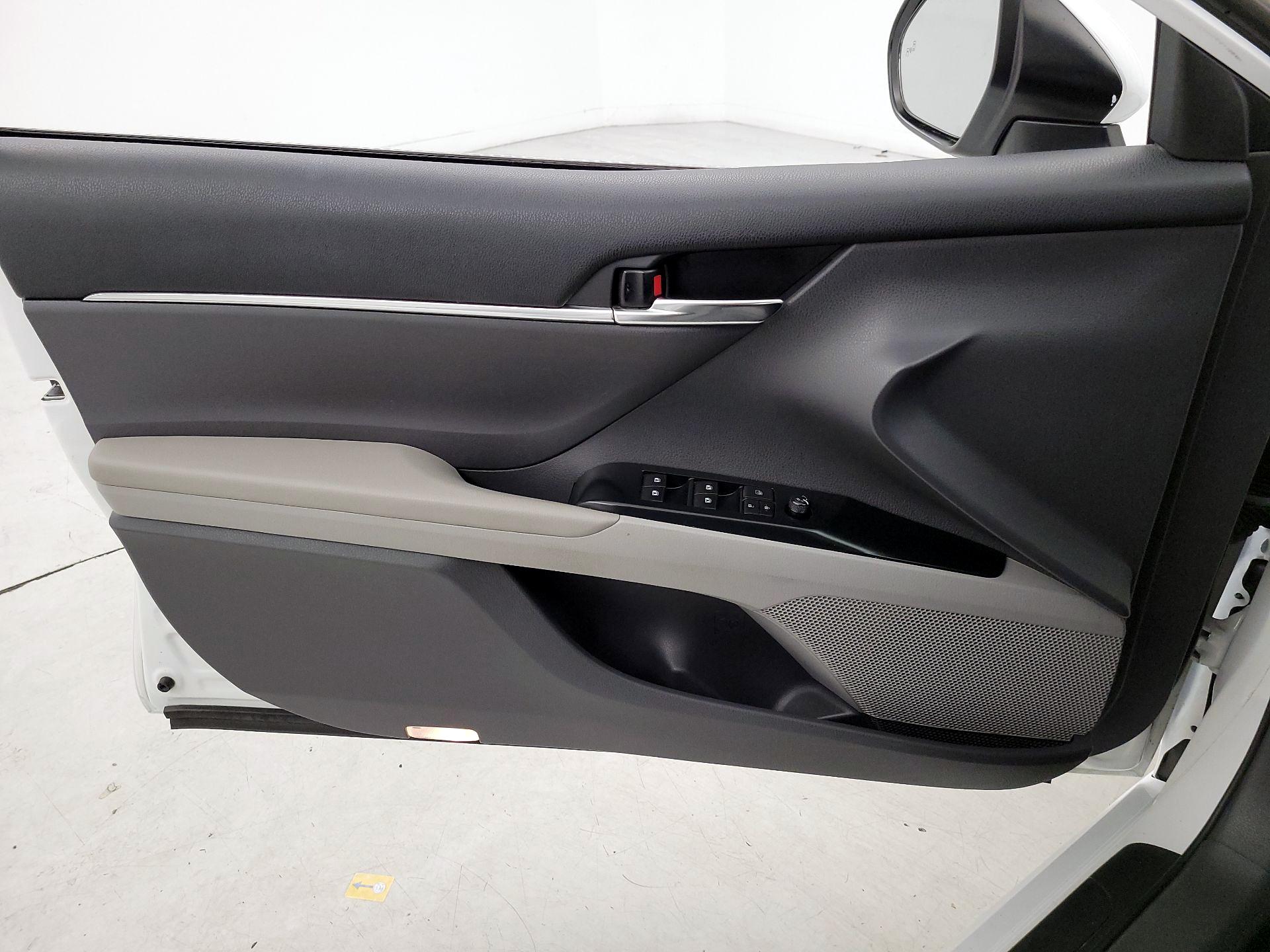 Thumbnail: 2019 Toyota Camry - 12