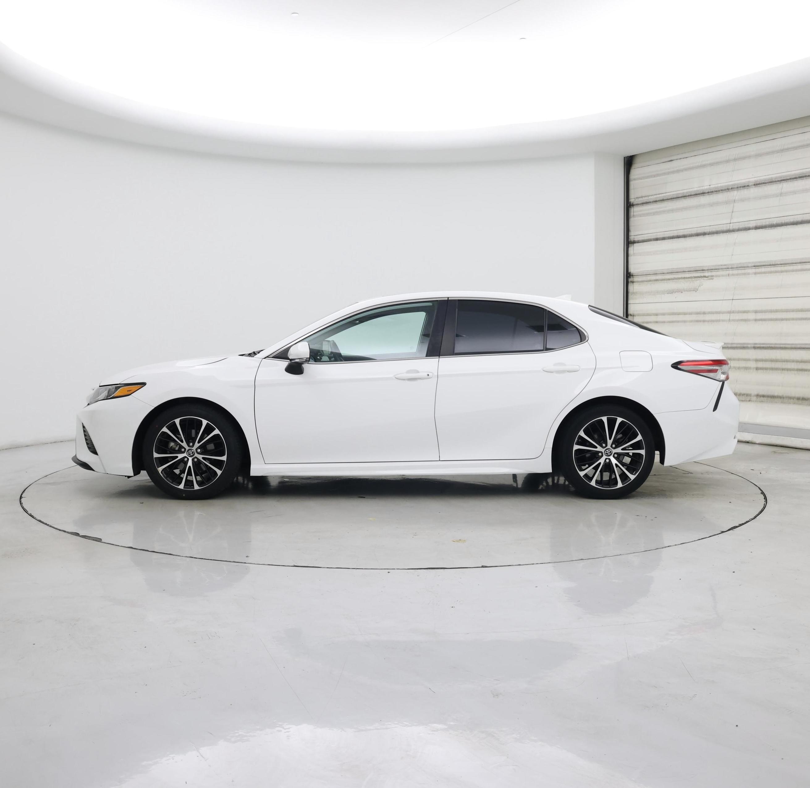 Thumbnail: 2019 Toyota Camry - 3
