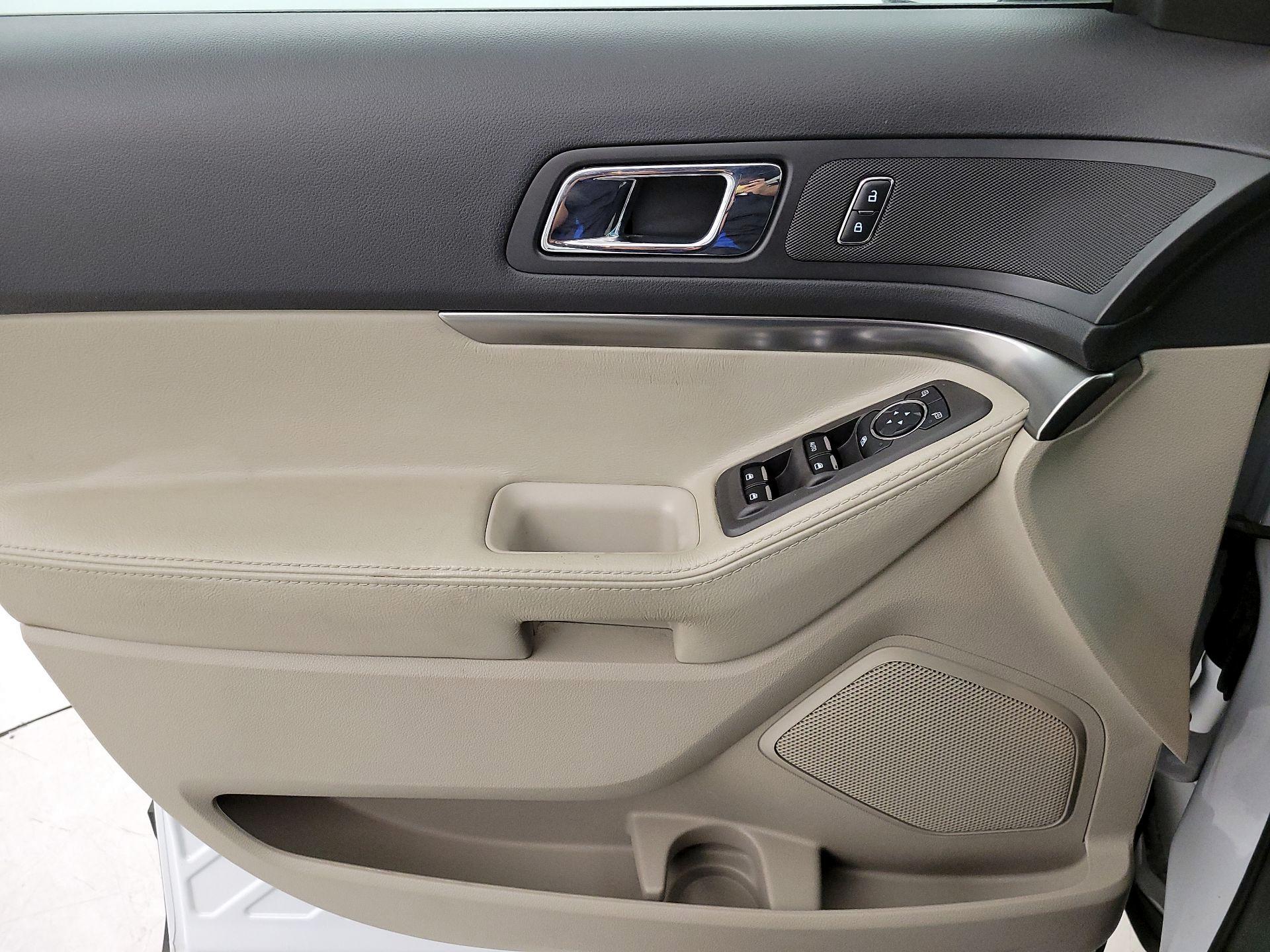 Thumbnail: 2015 Ford Explorer - 12