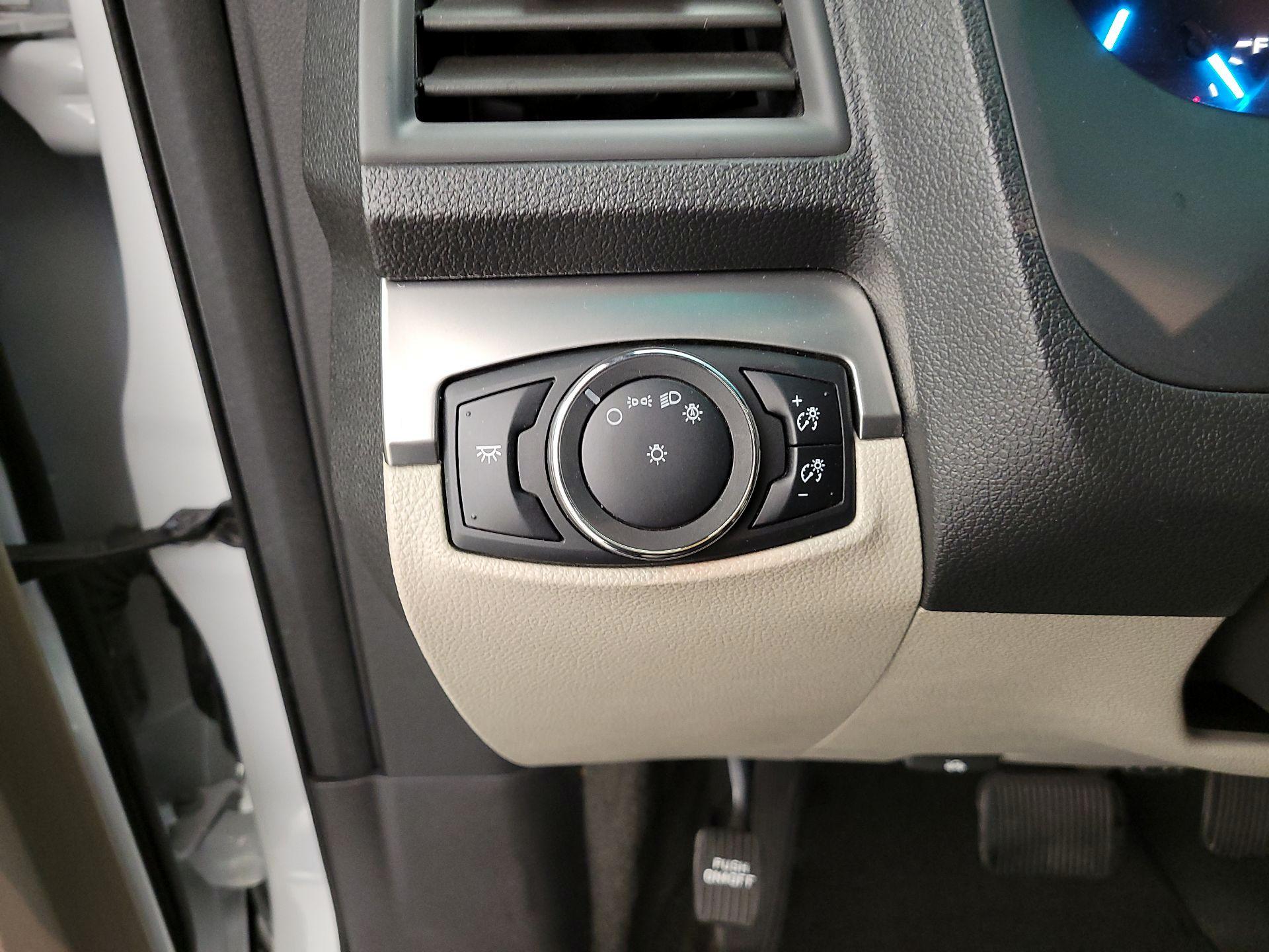 Thumbnail: 2015 Ford Explorer - 13
