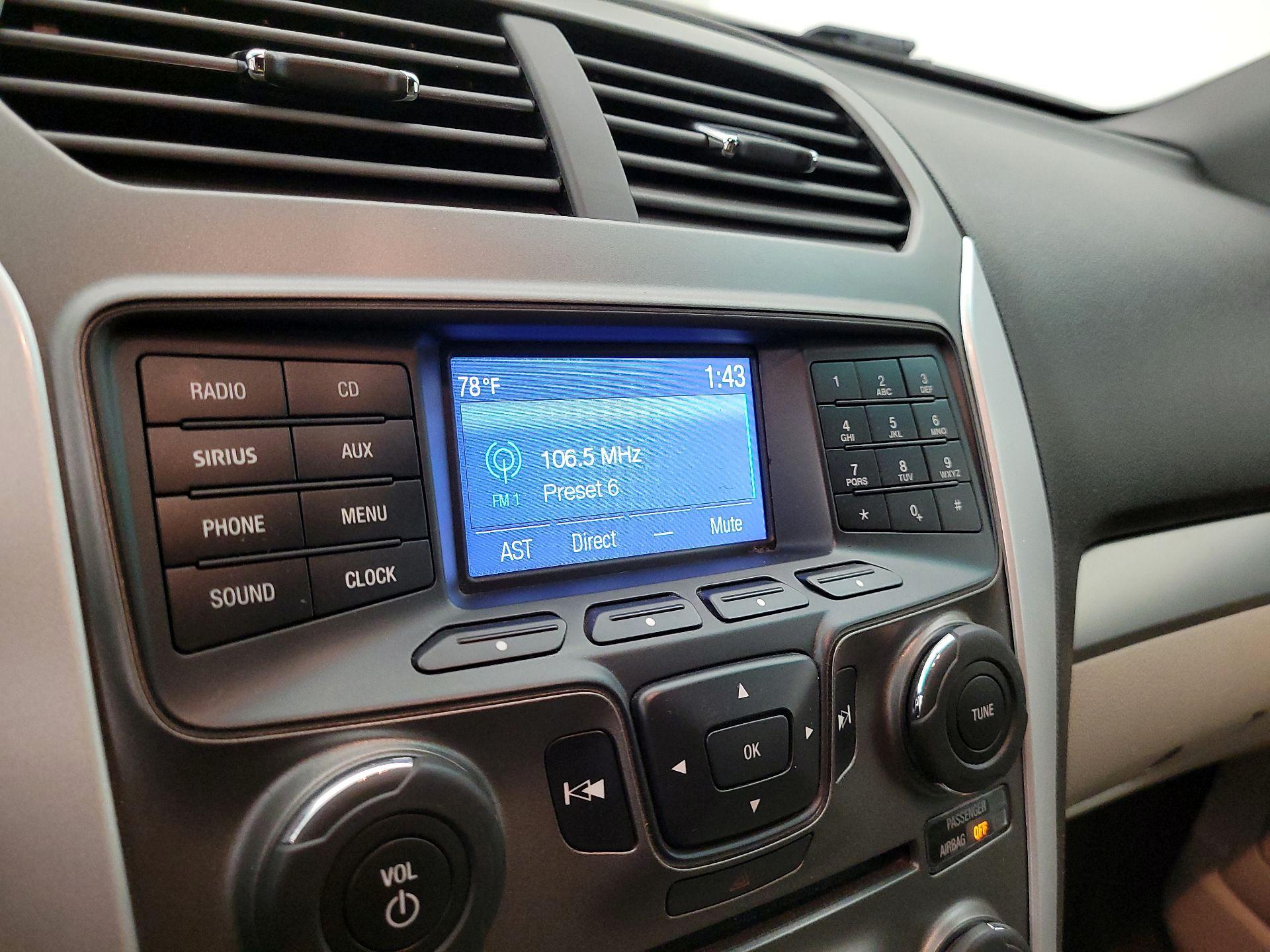 Thumbnail: 2015 Ford Explorer - 14