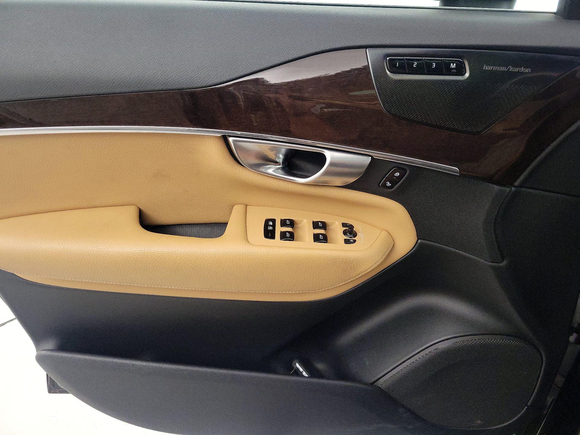 Thumbnail: 2019 Volvo XC90 - 12