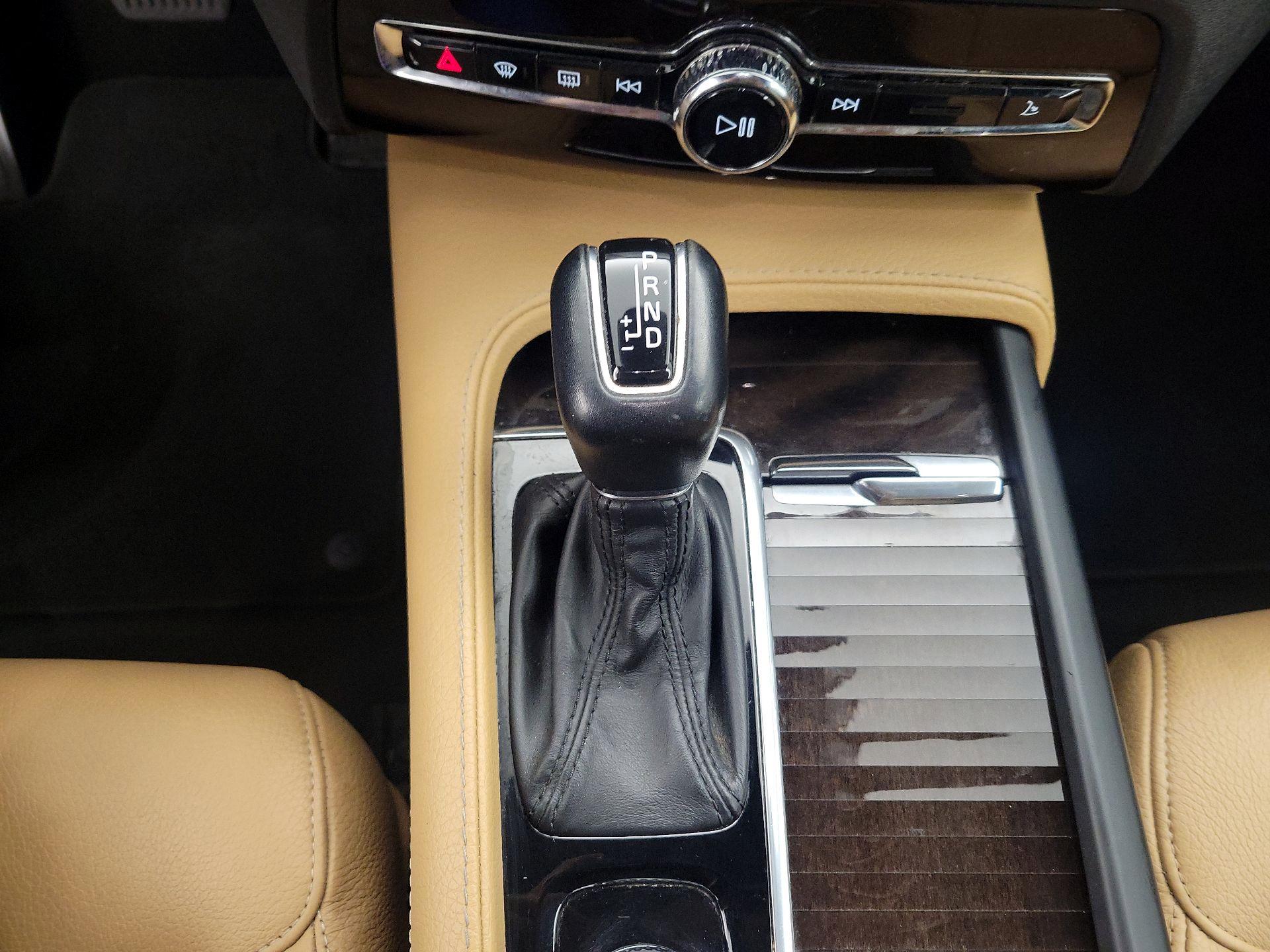 Thumbnail: 2019 Volvo XC90 - 18