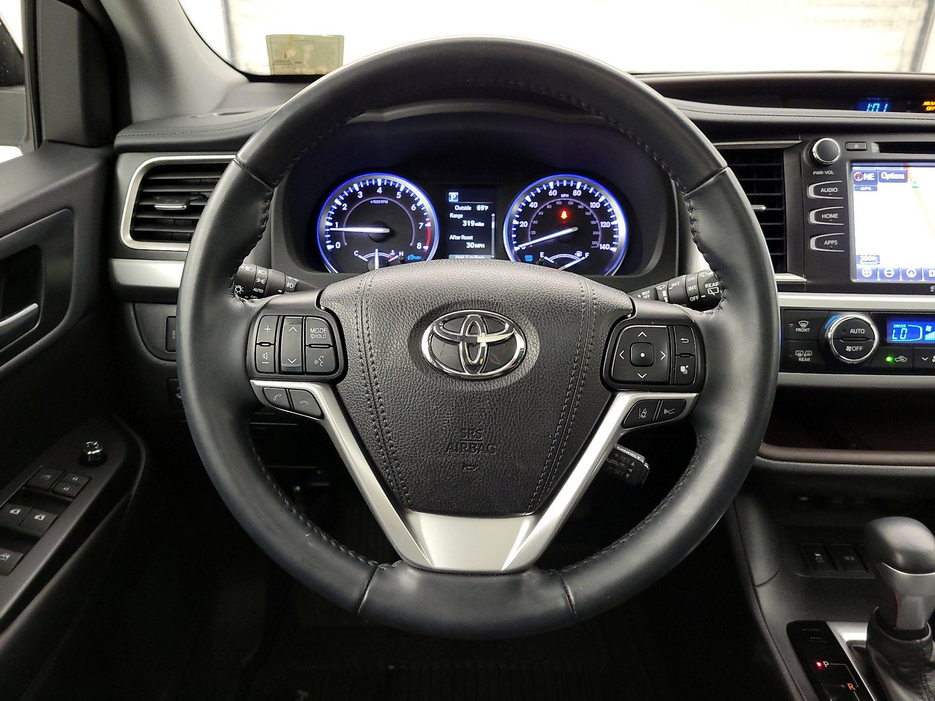 Thumbnail: 2019 Toyota Highlander - 10