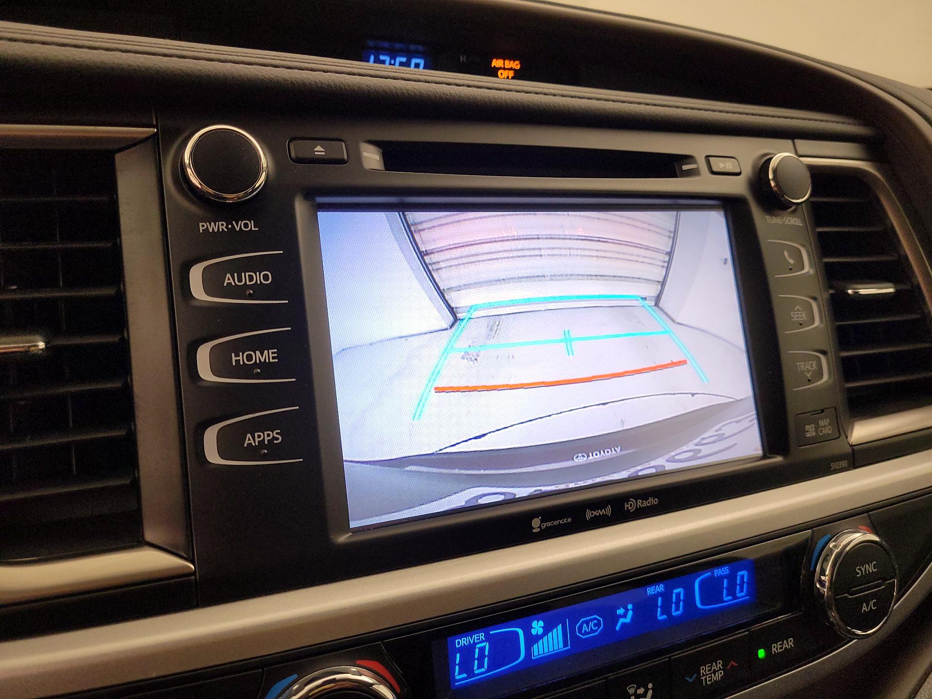 Thumbnail: 2019 Toyota Highlander - 15