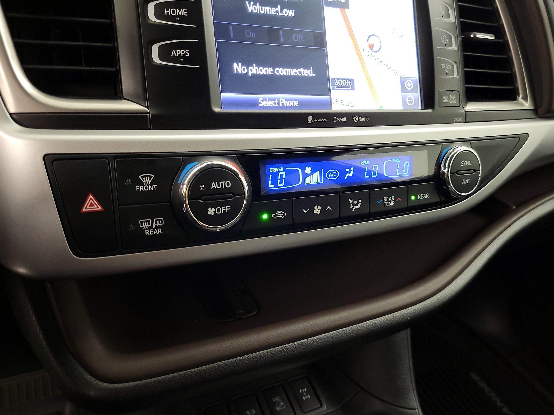 Thumbnail: 2019 Toyota Highlander - 17