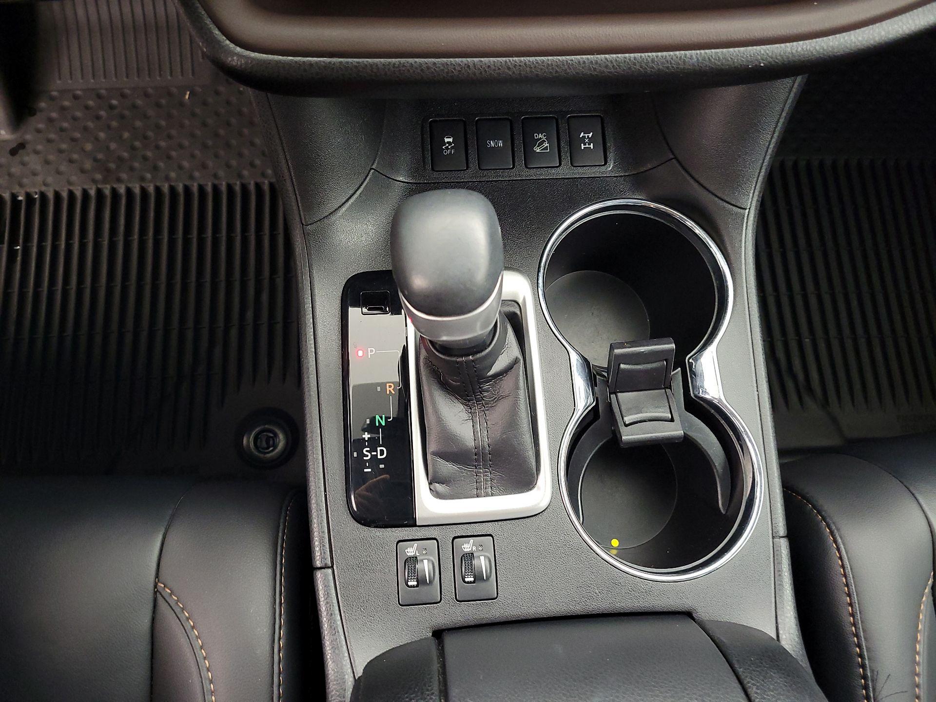 Thumbnail: 2019 Toyota Highlander - 18