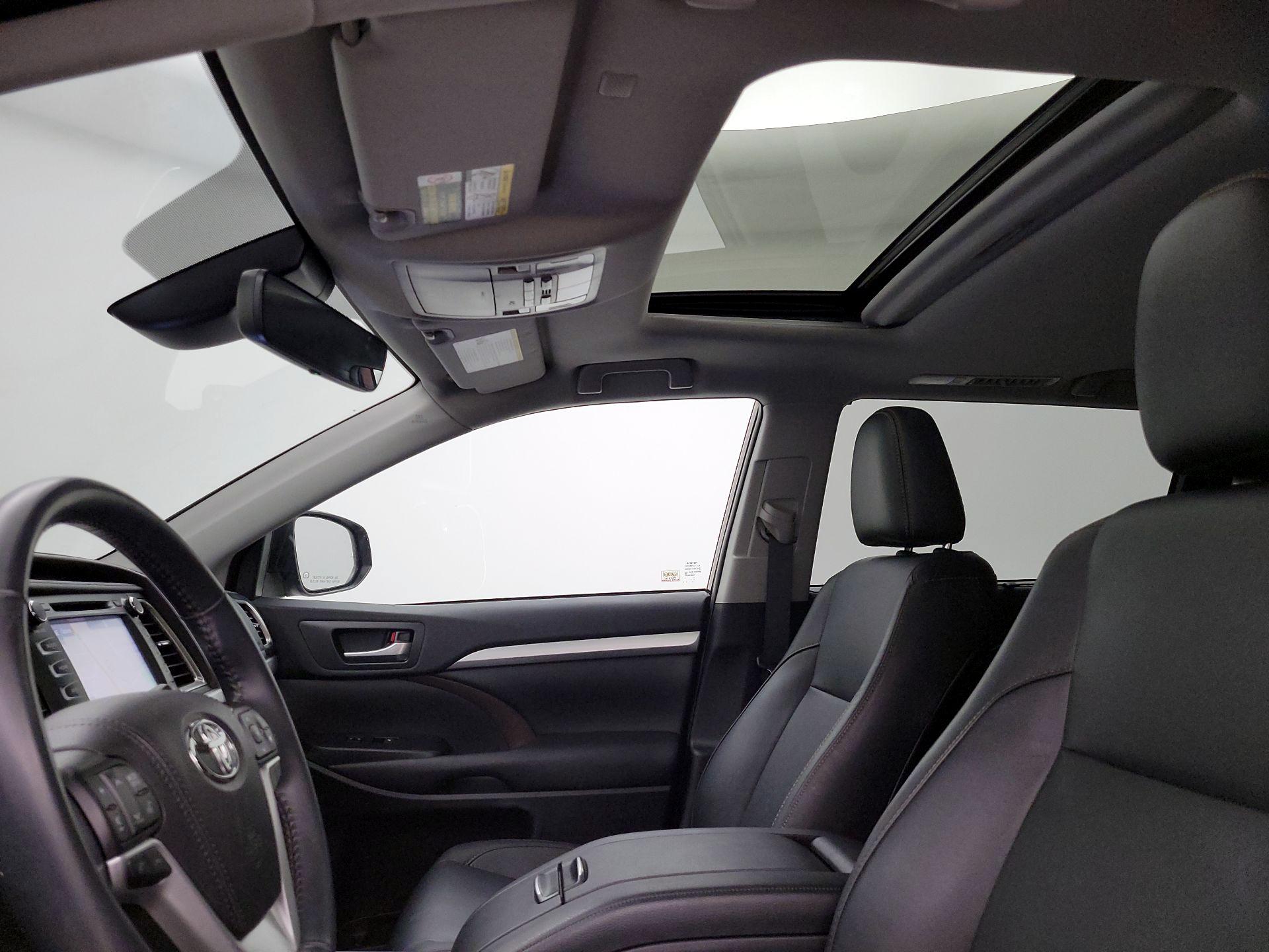 Thumbnail: 2019 Toyota Highlander - 20