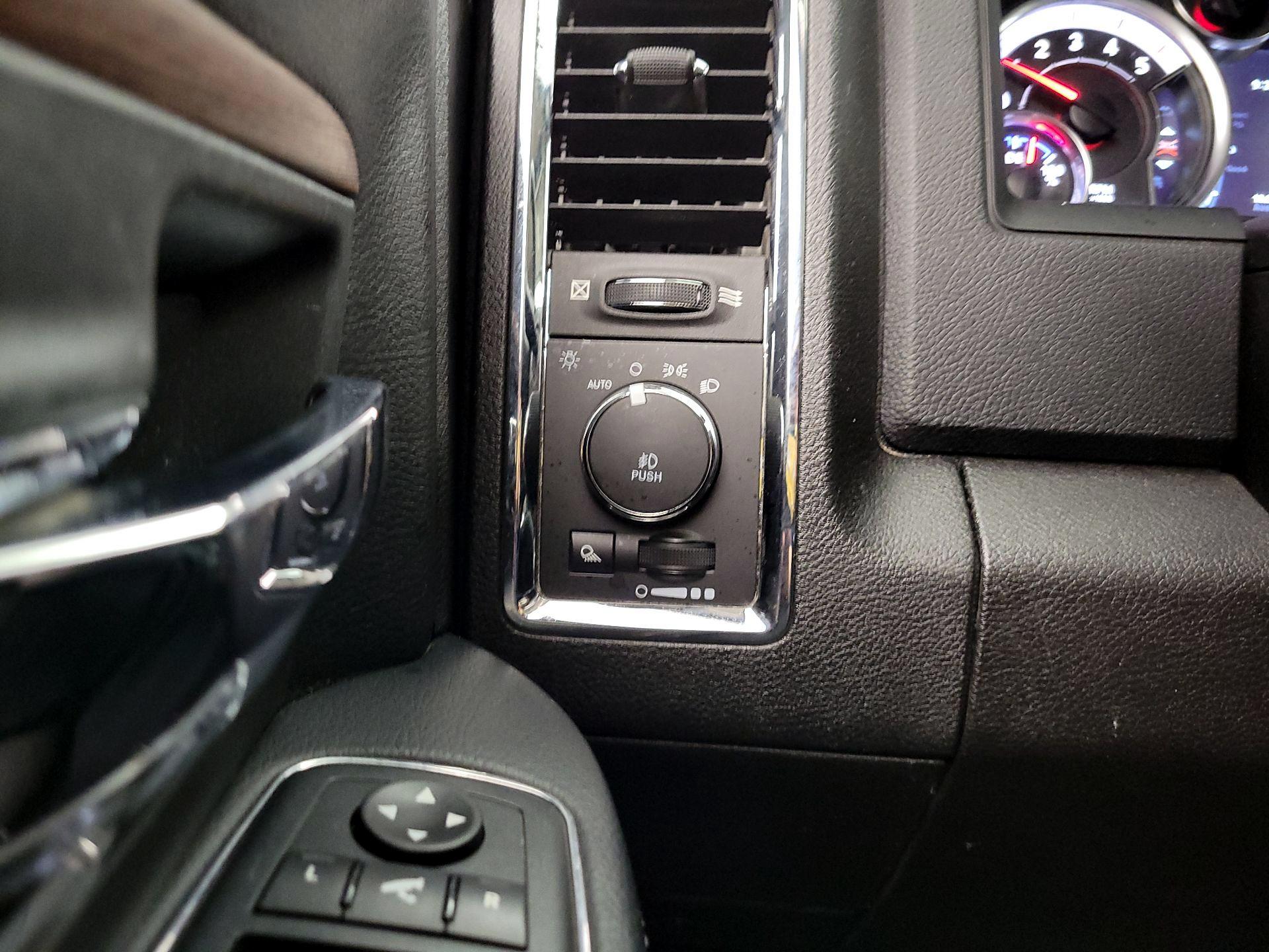 Thumbnail: 2019 RAM 1500 Classic - 13