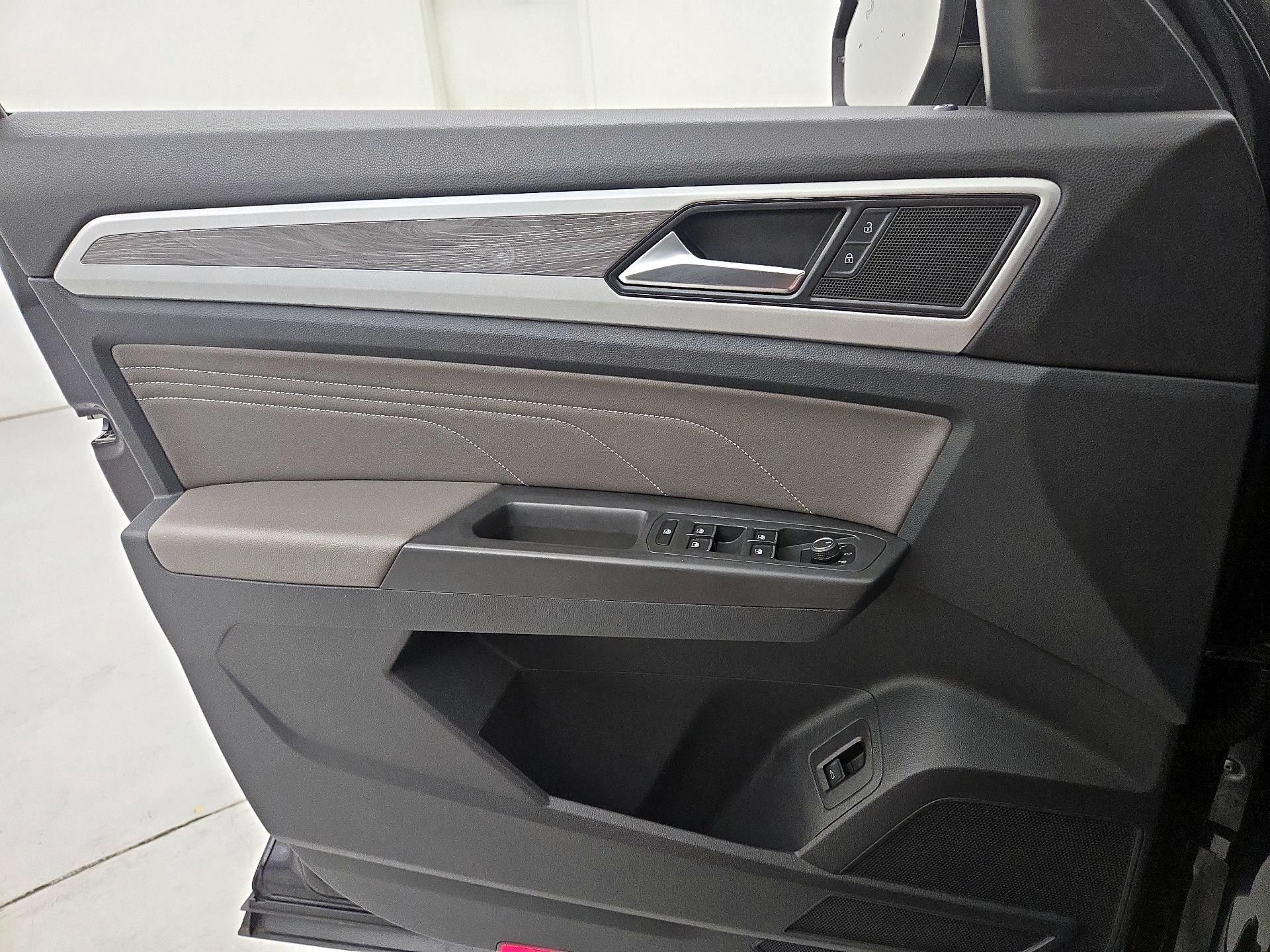 Thumbnail: 2022 Volkswagen Atlas - 10