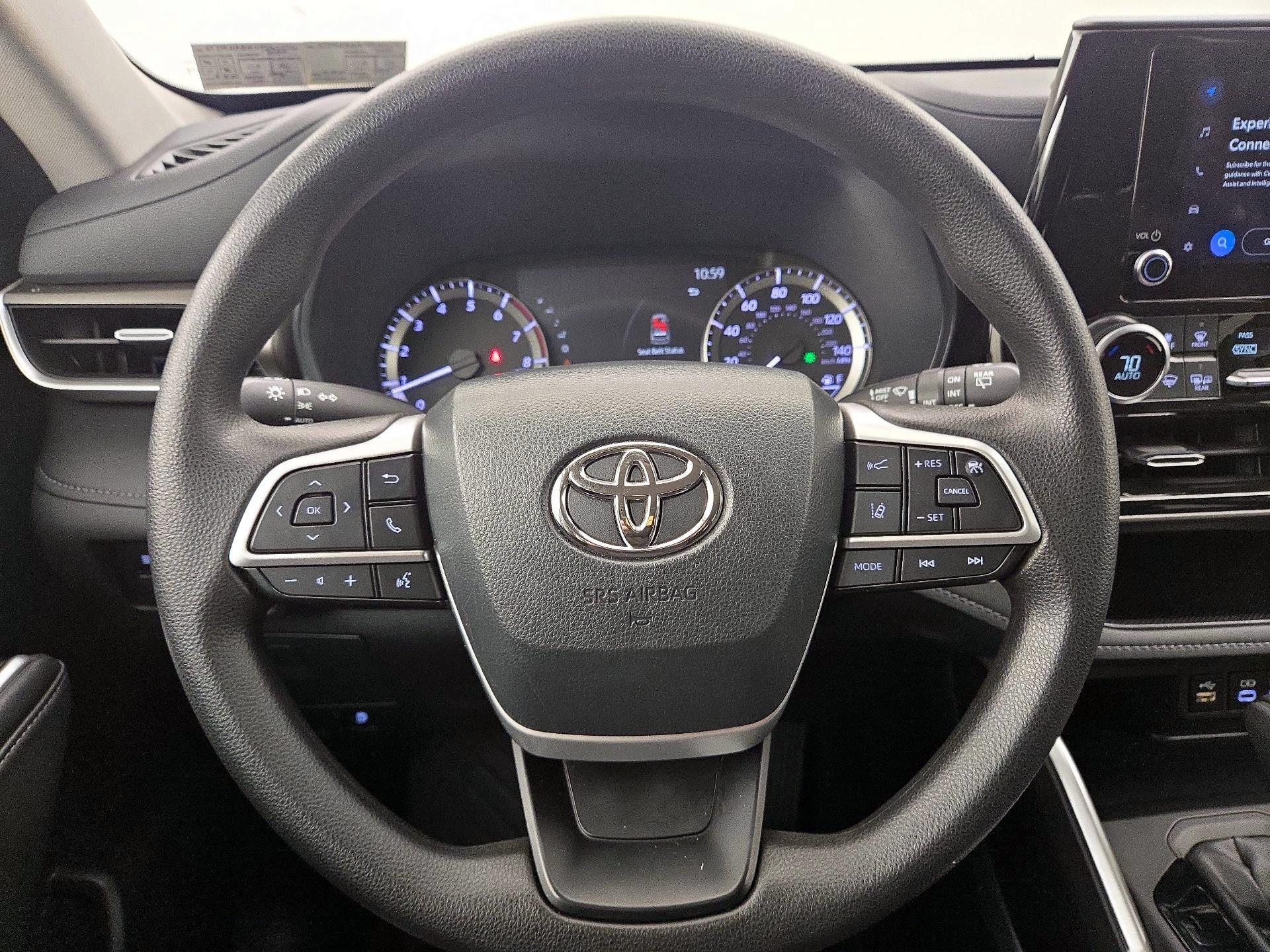 Thumbnail: 2023 Toyota Highlander - 10