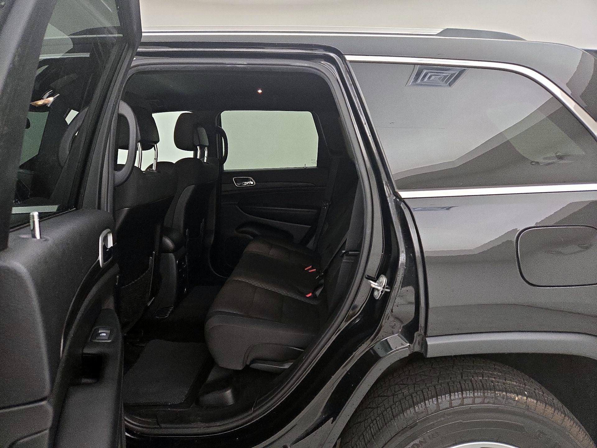 Thumbnail: 2019 Jeep Grand Cherokee - 17