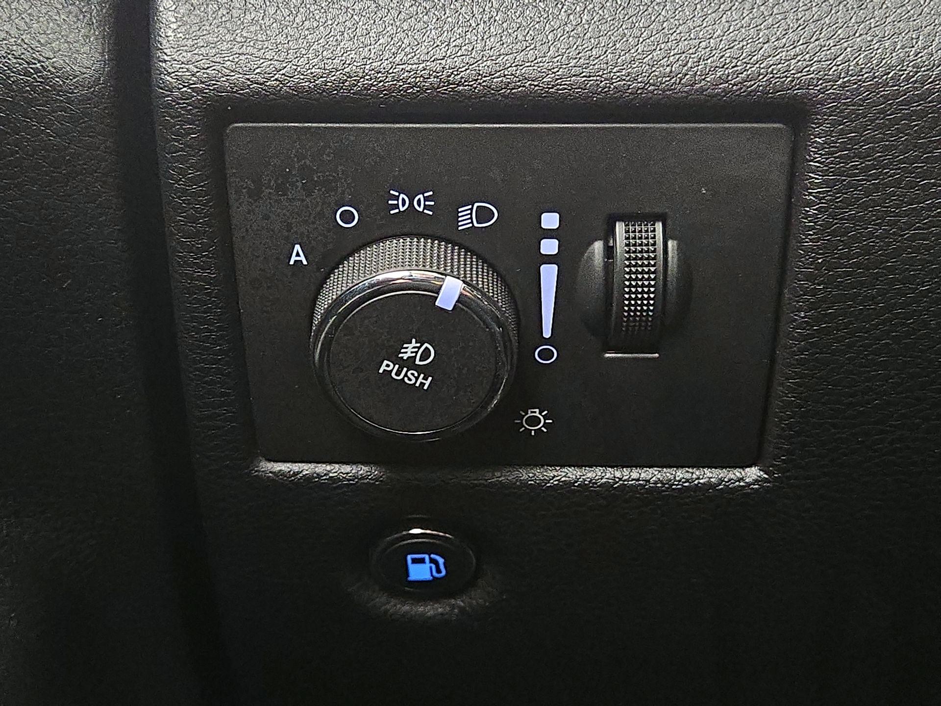 Thumbnail: 2015 Jeep Grand Cherokee - 13