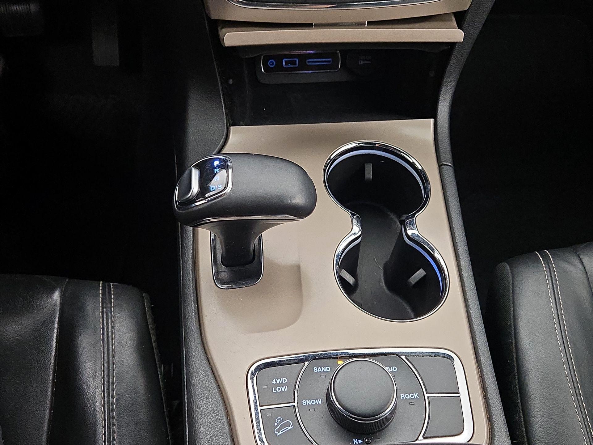 Thumbnail: 2015 Jeep Grand Cherokee - 17