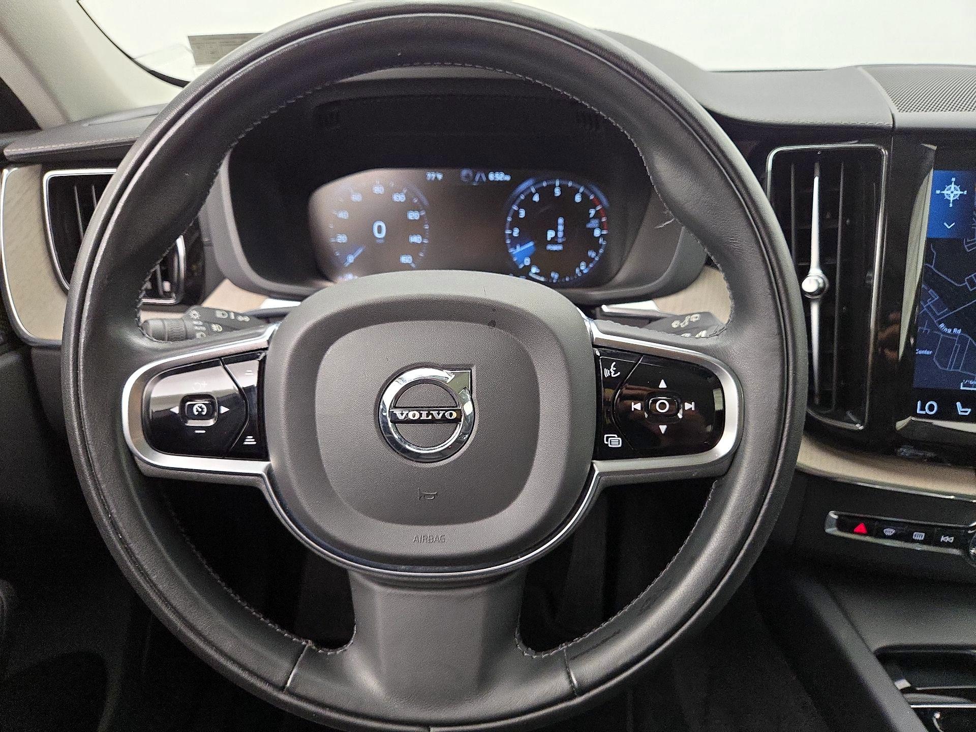 Thumbnail: 2020 Volvo XC60 - 10