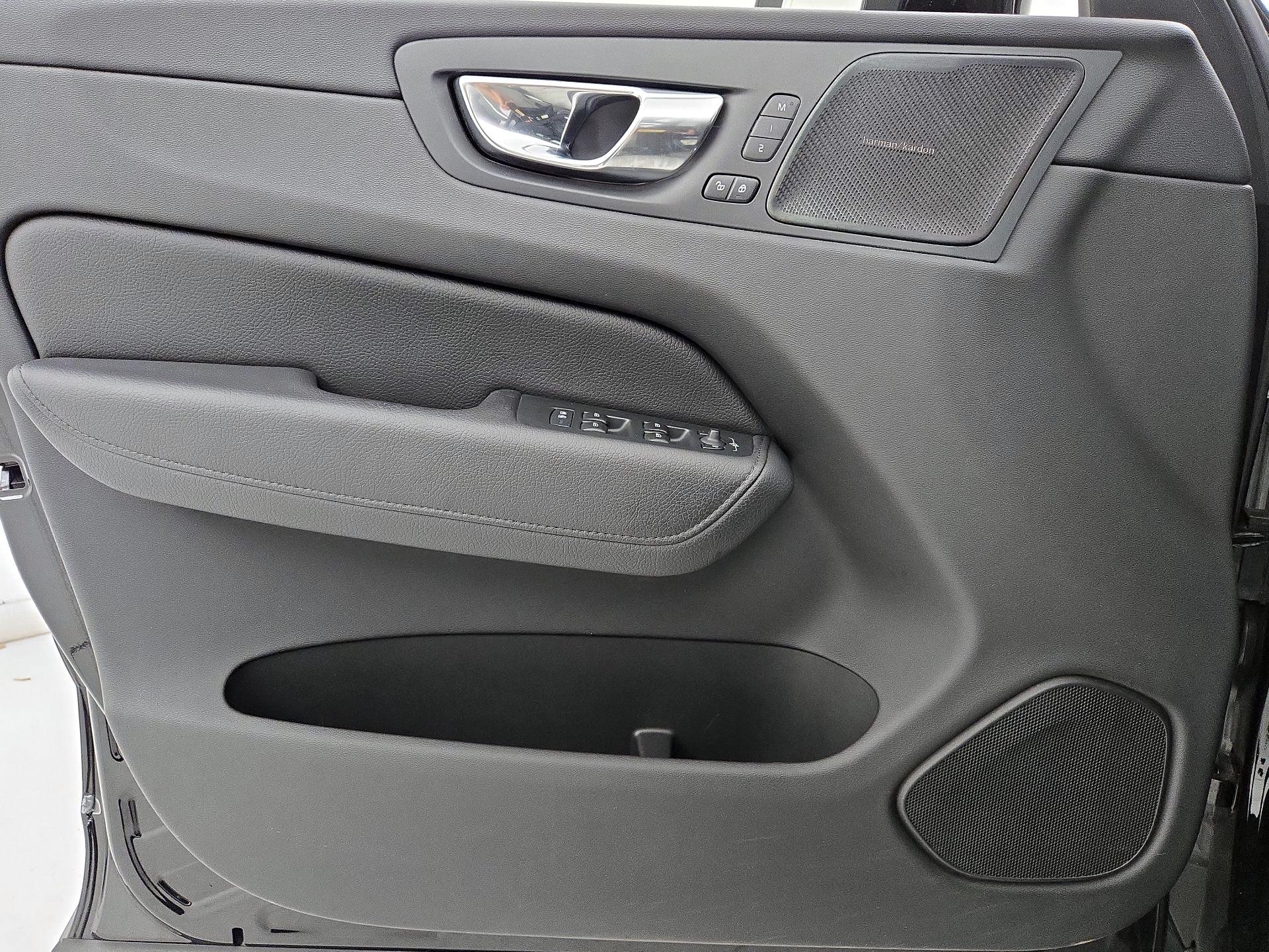 Thumbnail: 2020 Volvo XC60 - 12