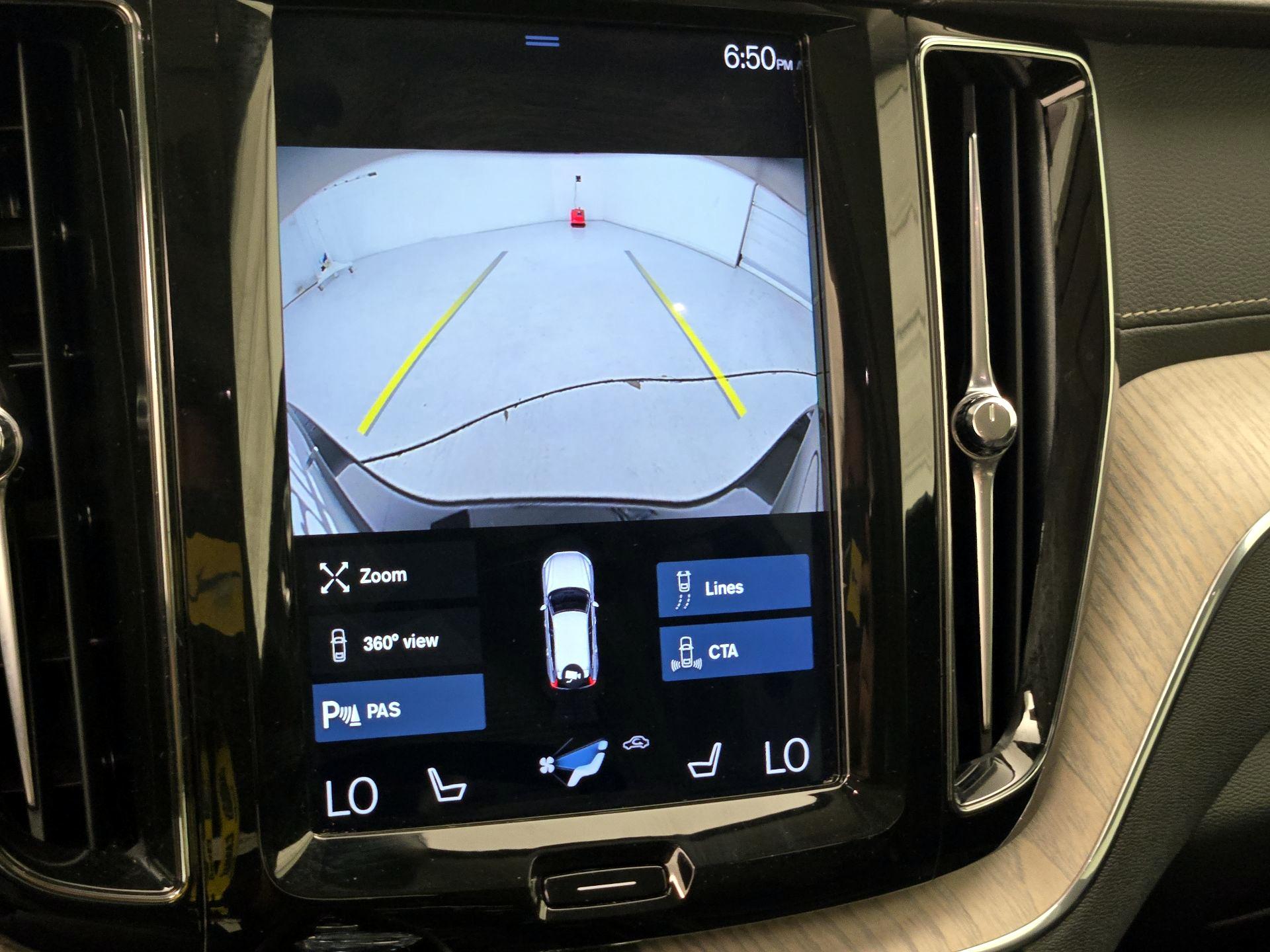 Thumbnail: 2020 Volvo XC60 - 15
