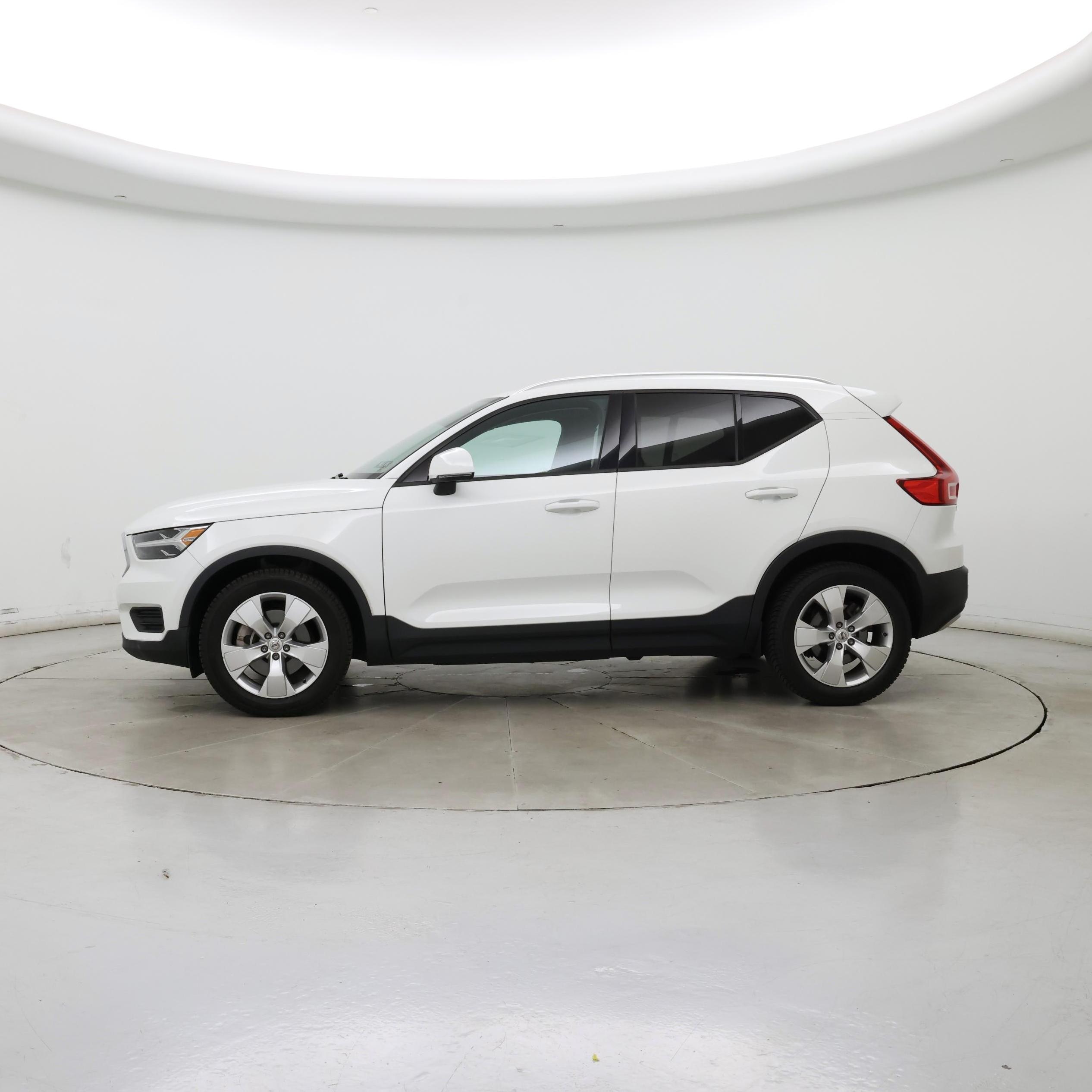 Thumbnail: 2020 Volvo XC40 - 3