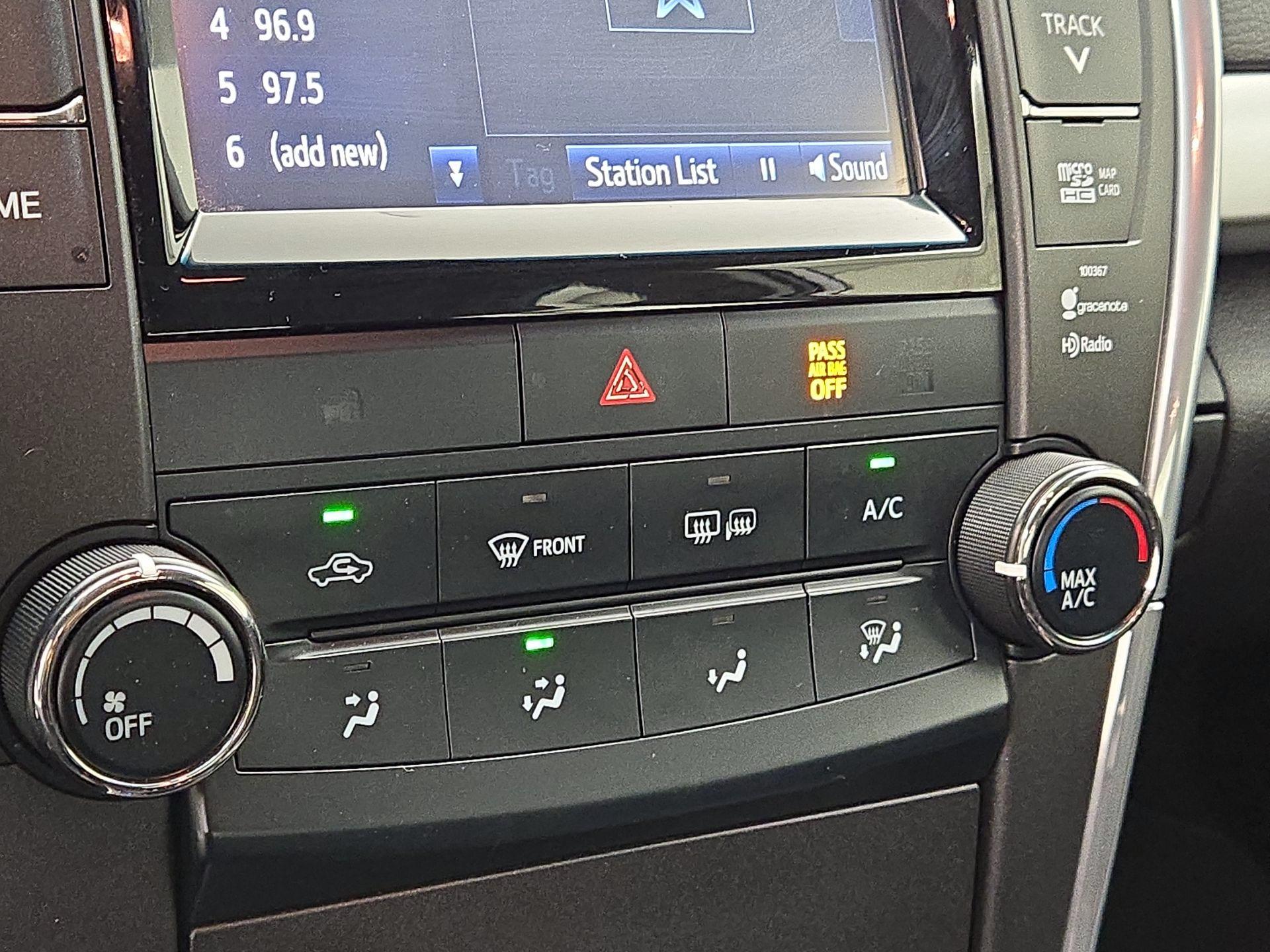 Thumbnail: 2015 Toyota Camry - 16