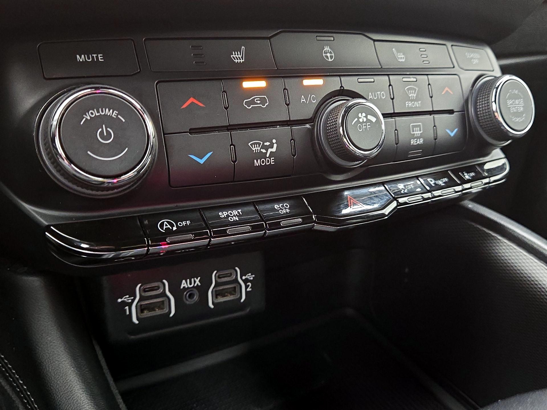 Thumbnail: 2022 Dodge Durango - 16