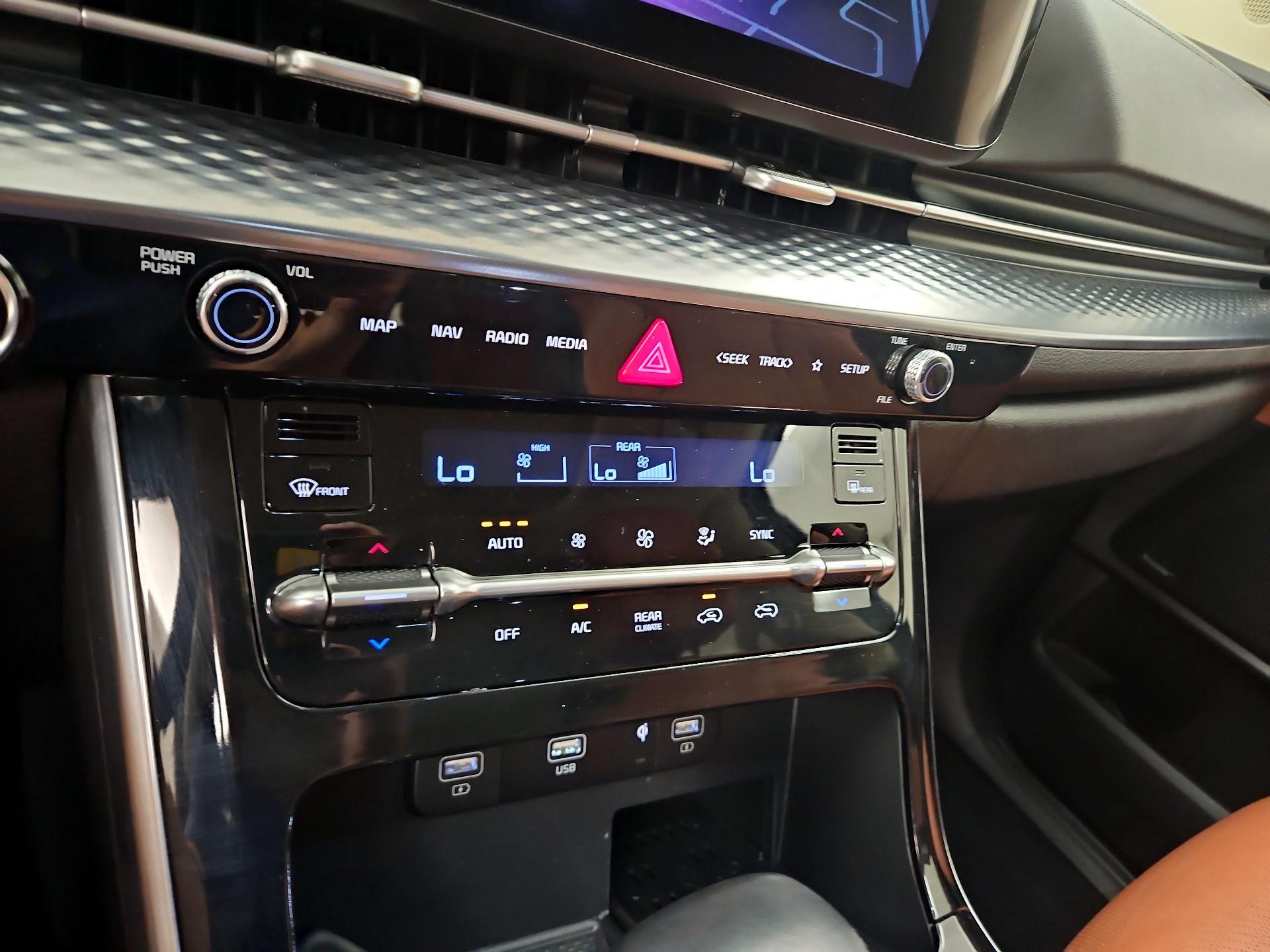 Thumbnail: 2022 Kia Carnival - 17