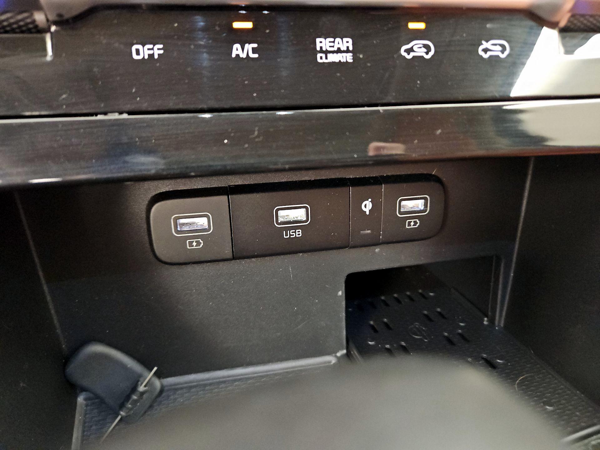 Thumbnail: 2022 Kia Carnival - 19