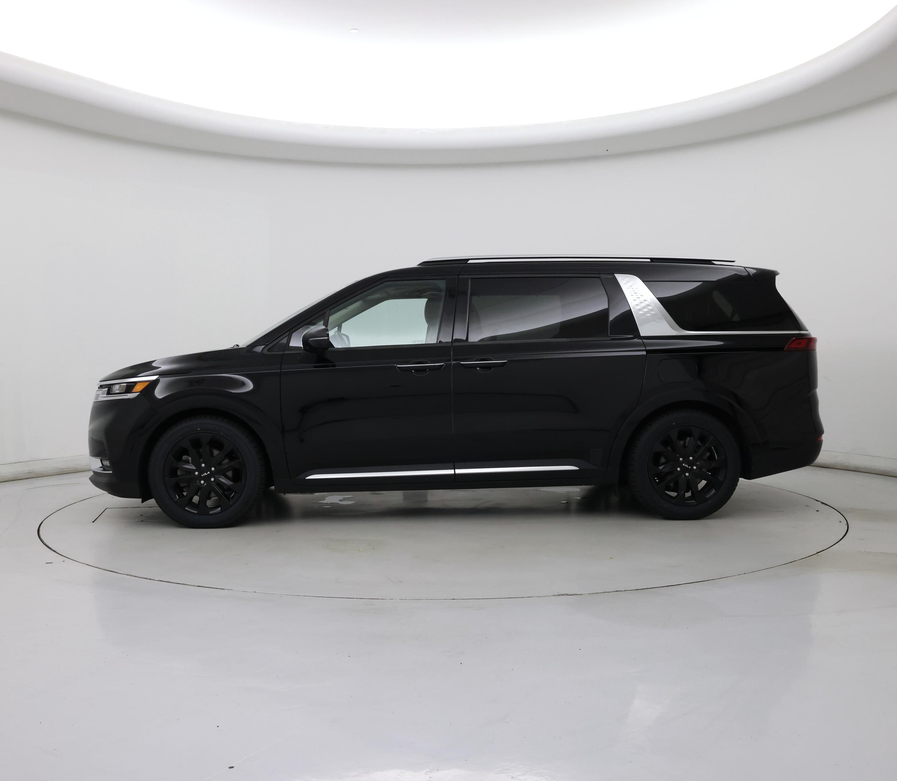 Thumbnail: 2022 Kia Carnival - 3