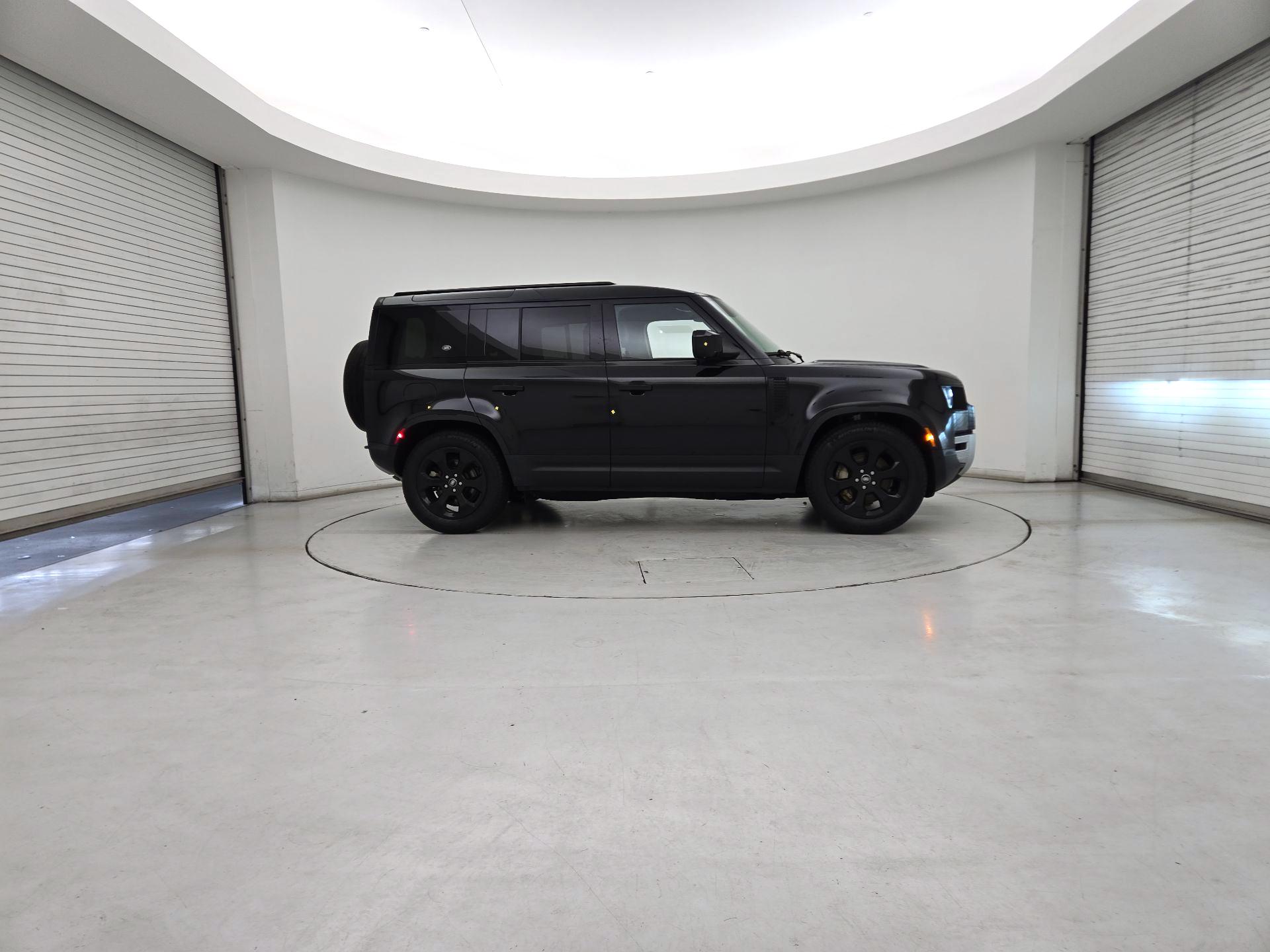 Thumbnail: 2023 Land Rover Defender - 4