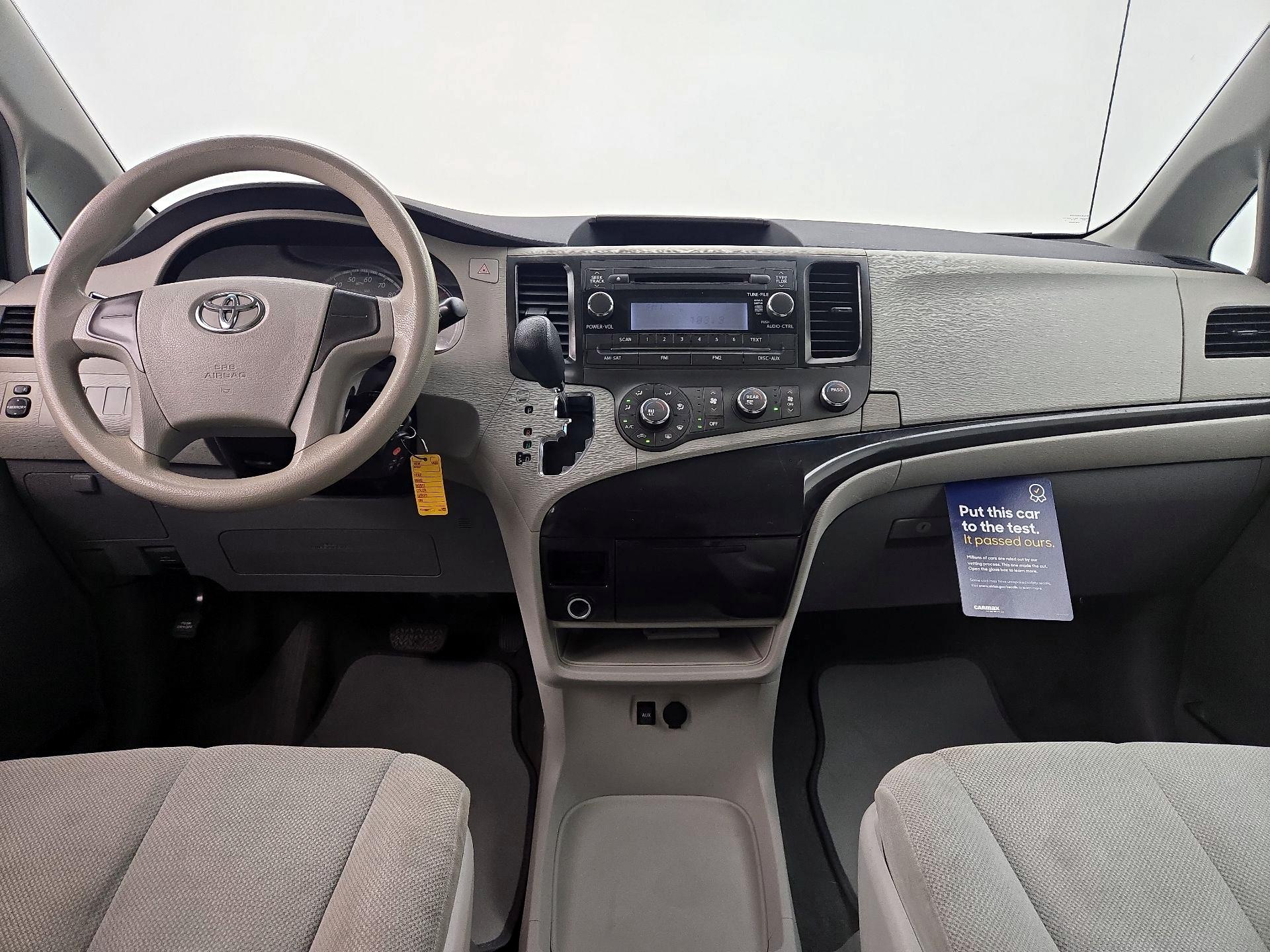Thumbnail: 2014 Toyota Sienna - 9