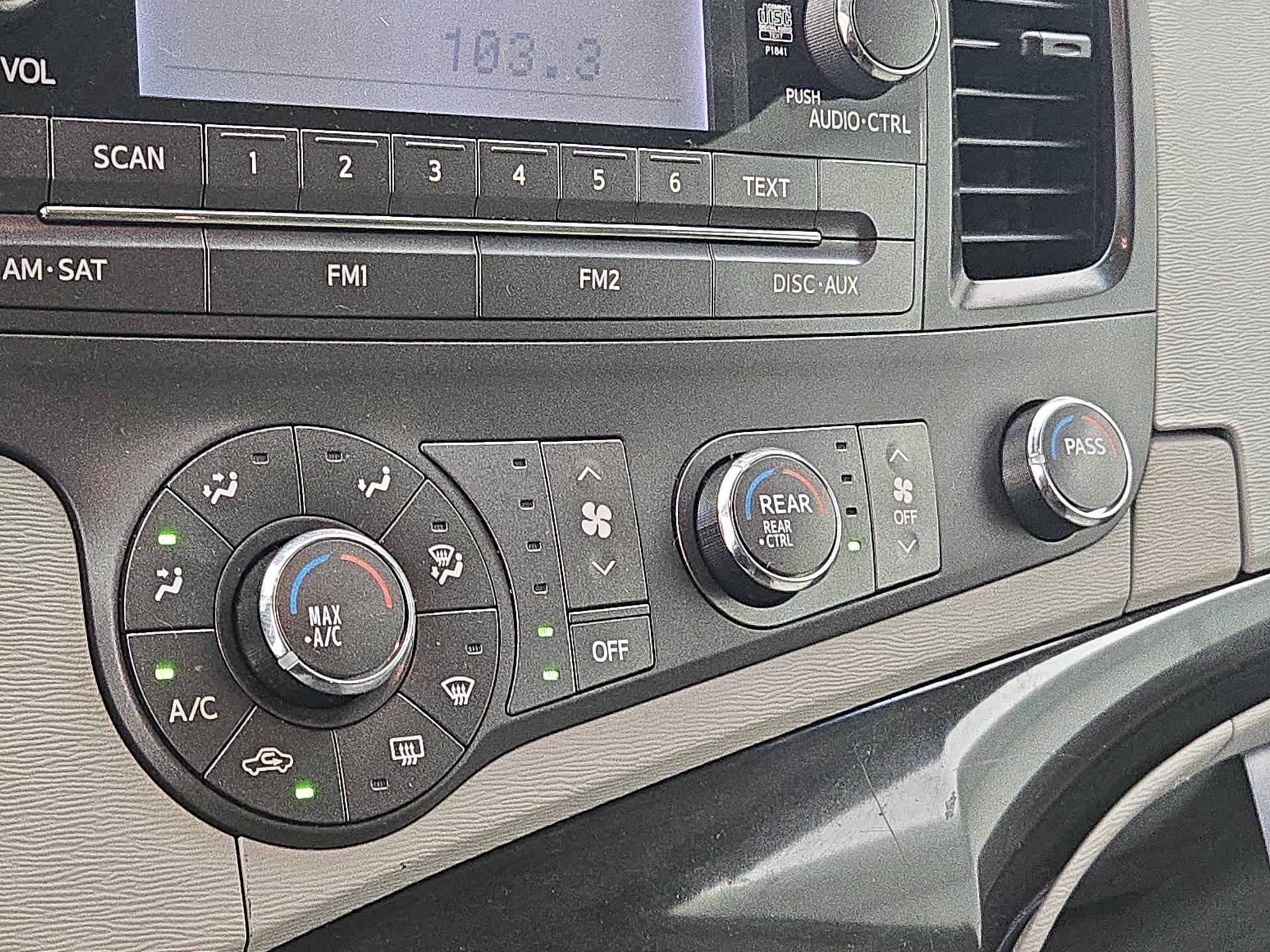 Thumbnail: 2014 Toyota Sienna - 14