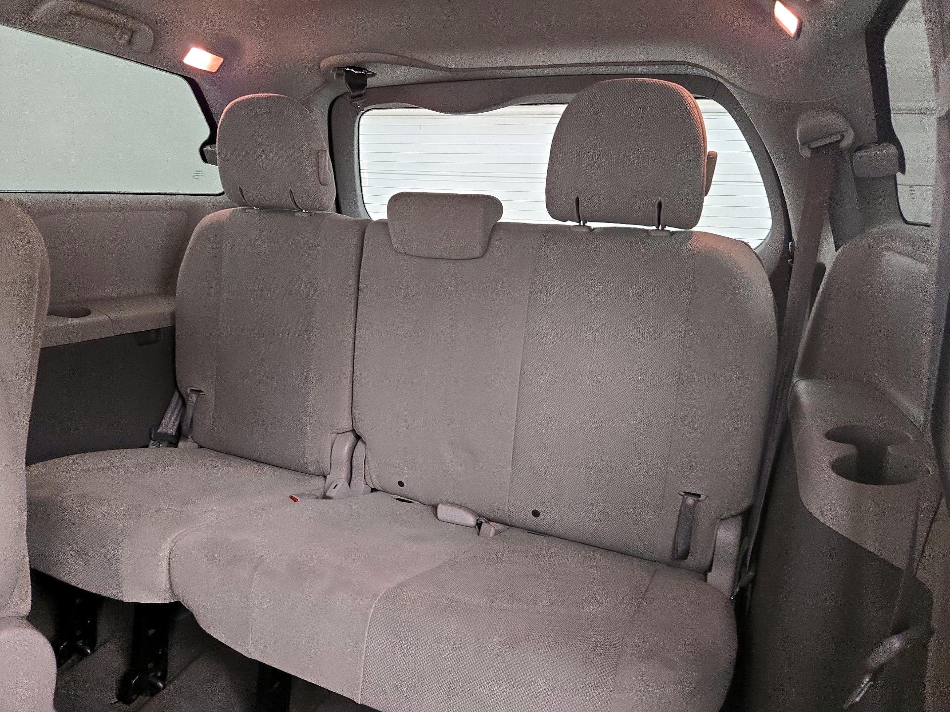 Thumbnail: 2014 Toyota Sienna - 18