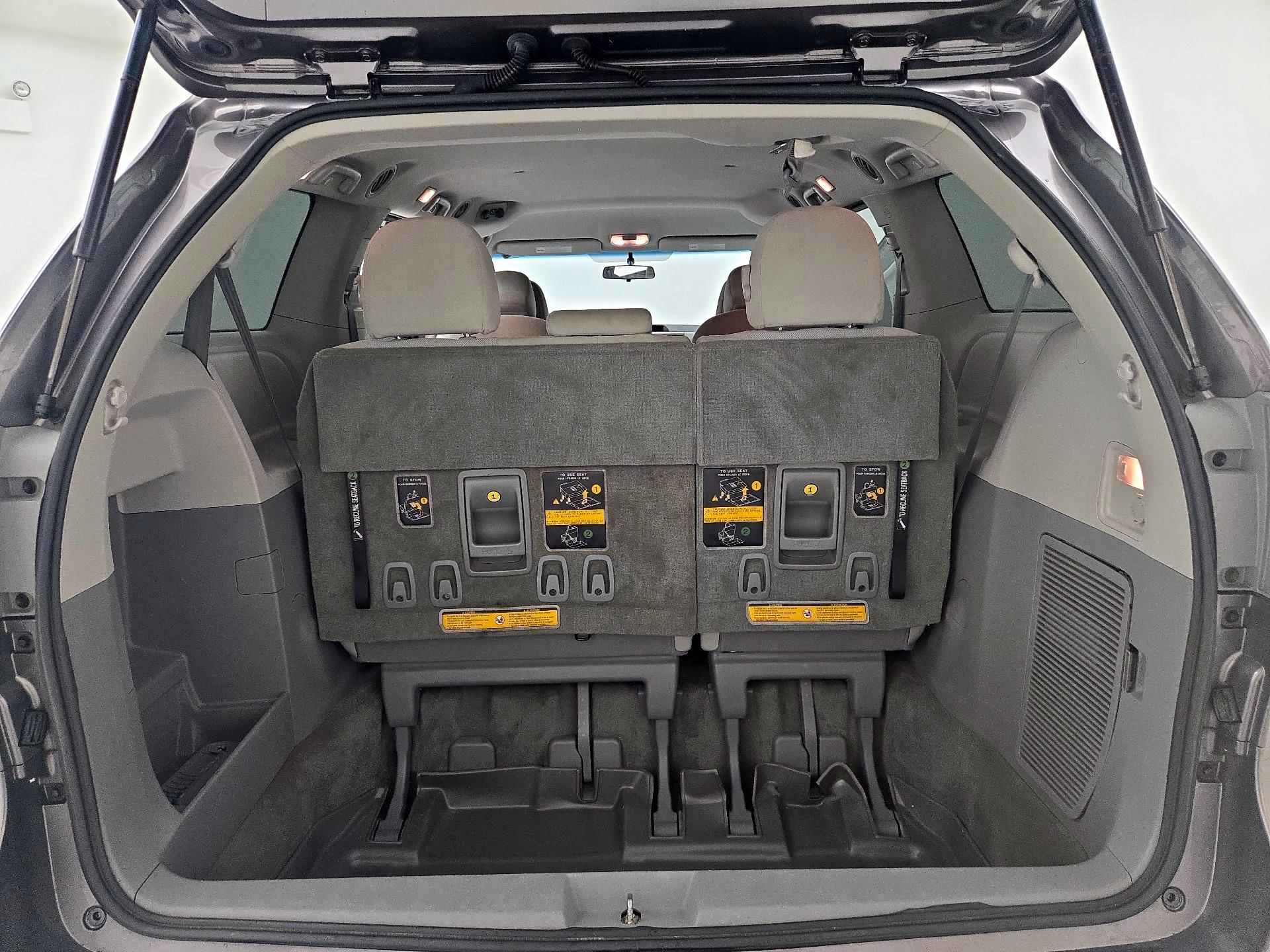 Thumbnail: 2014 Toyota Sienna - 19