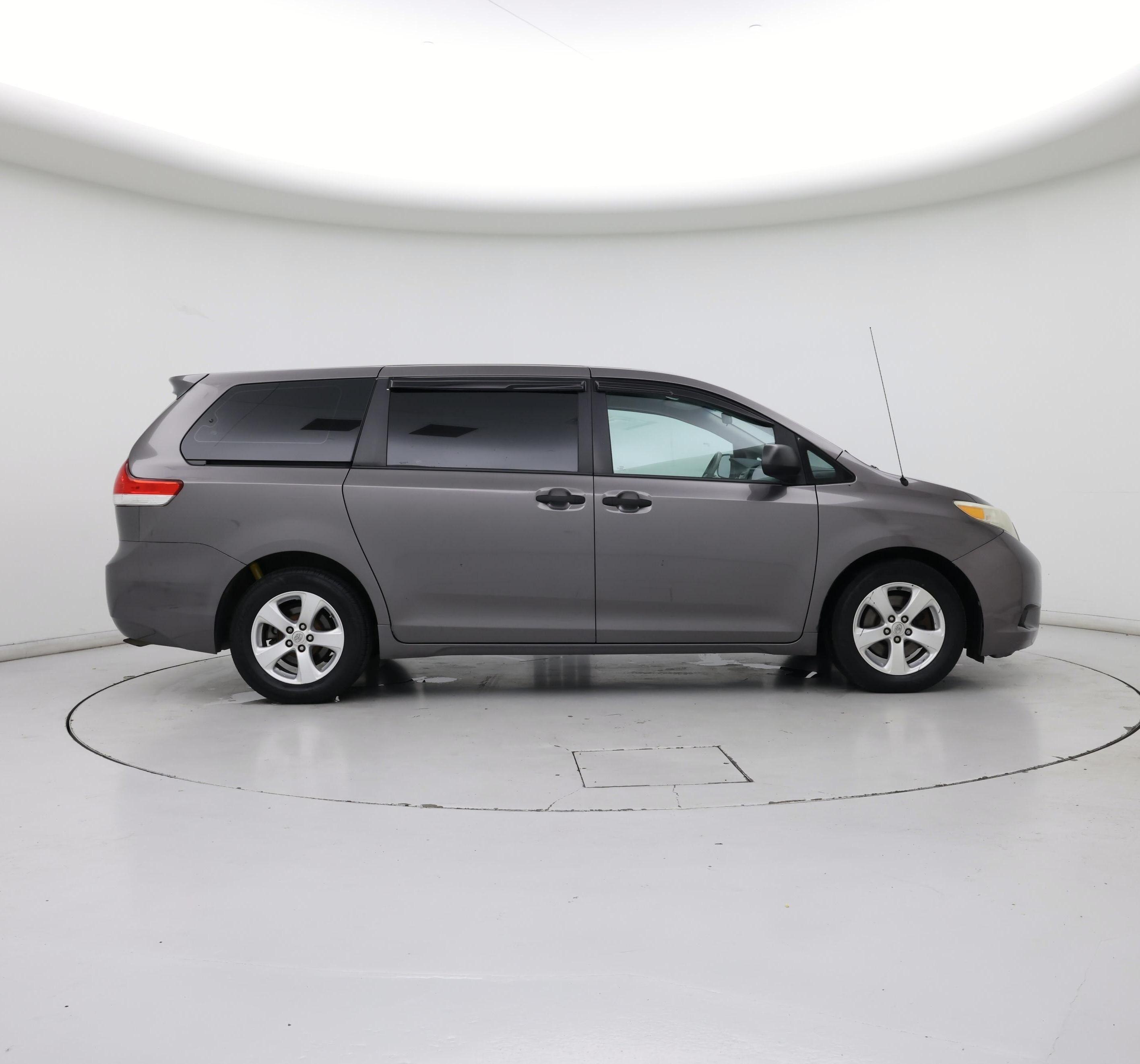 Thumbnail: 2014 Toyota Sienna - 7